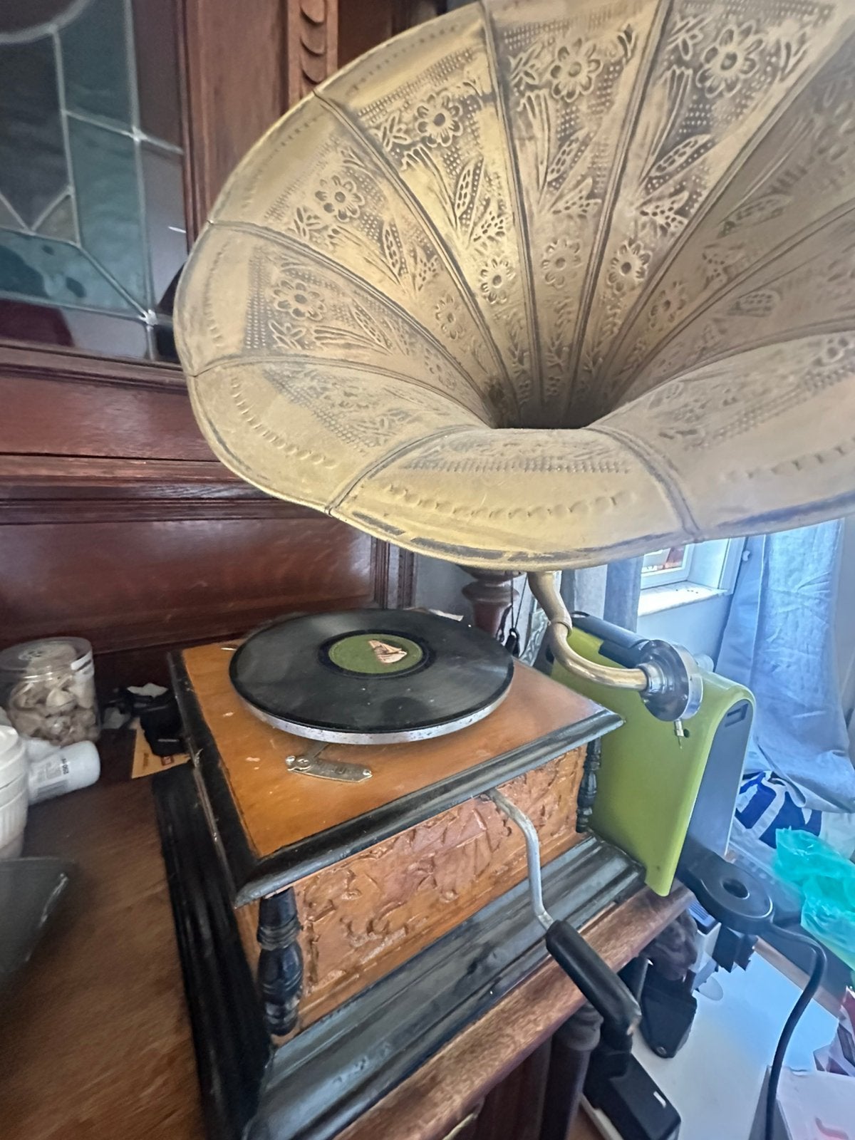 Antieke grammofoon met grote messing hoorn – decoratief stuk, Ophalen of Verzenden