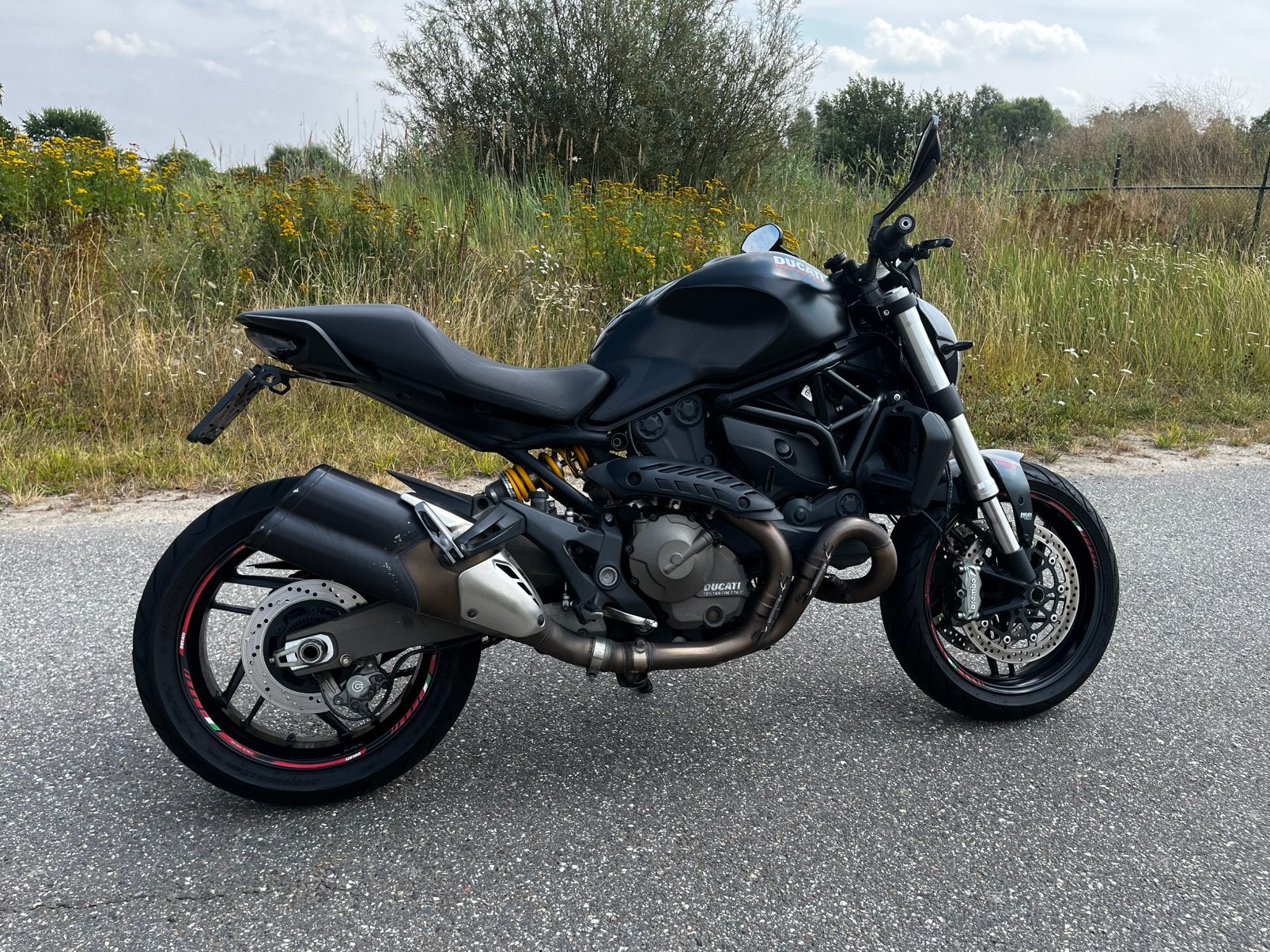 Ducati Monster 821 Dark Edition, Motoren, 2 cilinders, Motorrijbewijs A, Gebruikt, Particulier