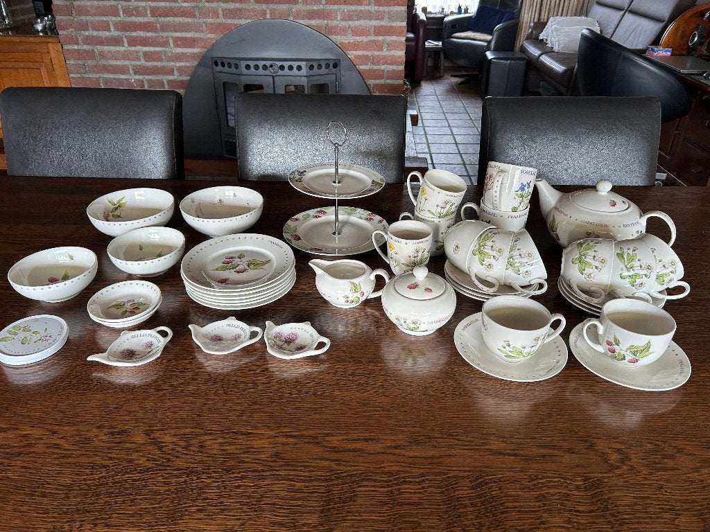 Groot theeservies 37delig Marjolein Bastin Wildflowers ZGAN, Ophalen, Overige materialen, Overige merken, Overige typen