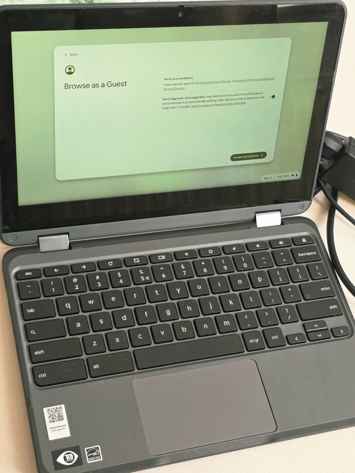 Lenovo Chromebook 300e 2-in-1 (3e Gen) - 11,6" HD touch, Ophalen, 4 GB of minder, Qwerty, Touchscreen