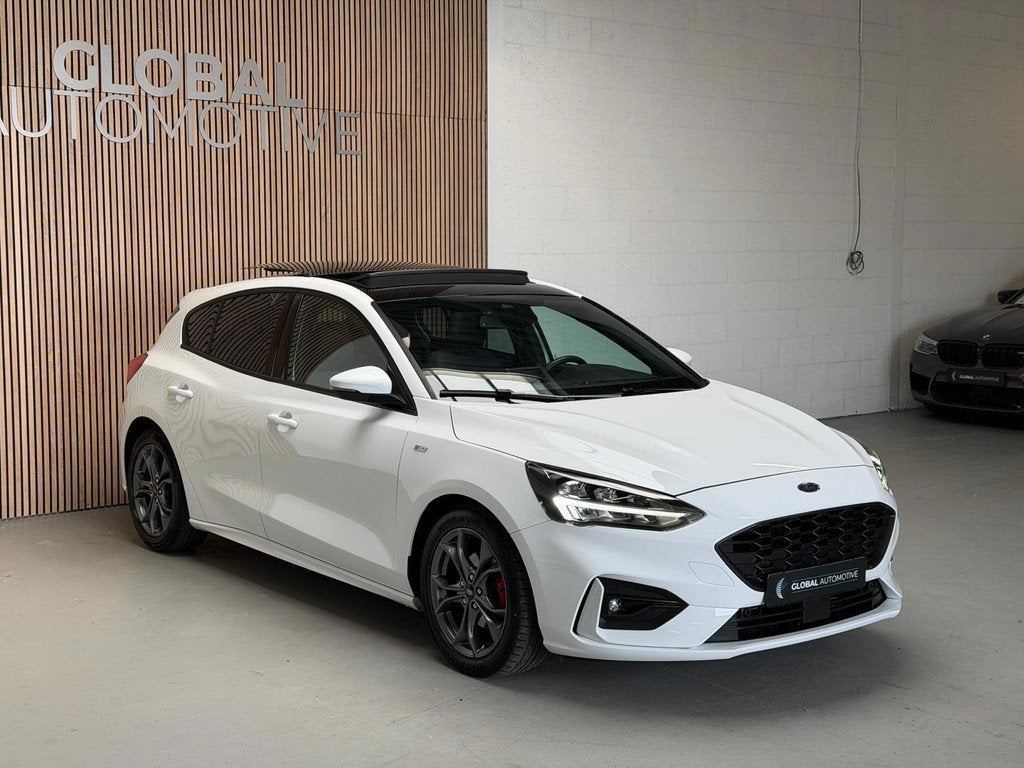 Ford FOCUS 1.0 EcoBoost ST Line - PANO - B&O - CAMERA, Gebruikt, Wit, Bedrijf, 3 cilinders