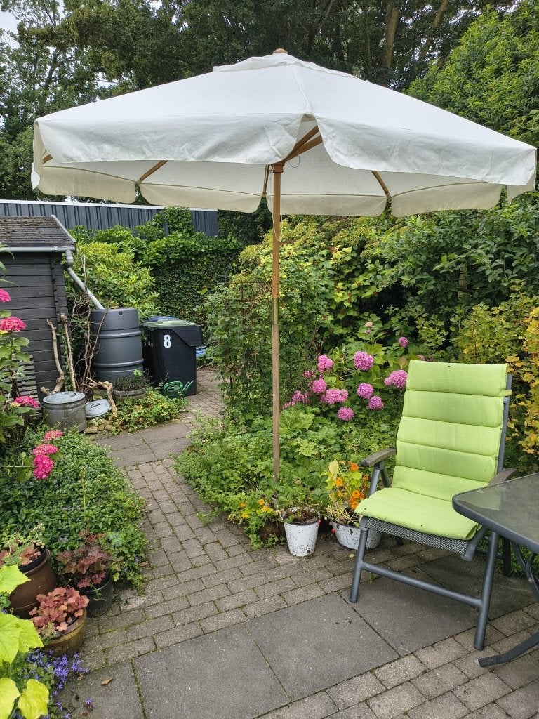 Retro parasol met houten frame, Tuin en Terras, Parasols, Ophalen, Gebruikt, 2 tot 3 meter, Stokparasol