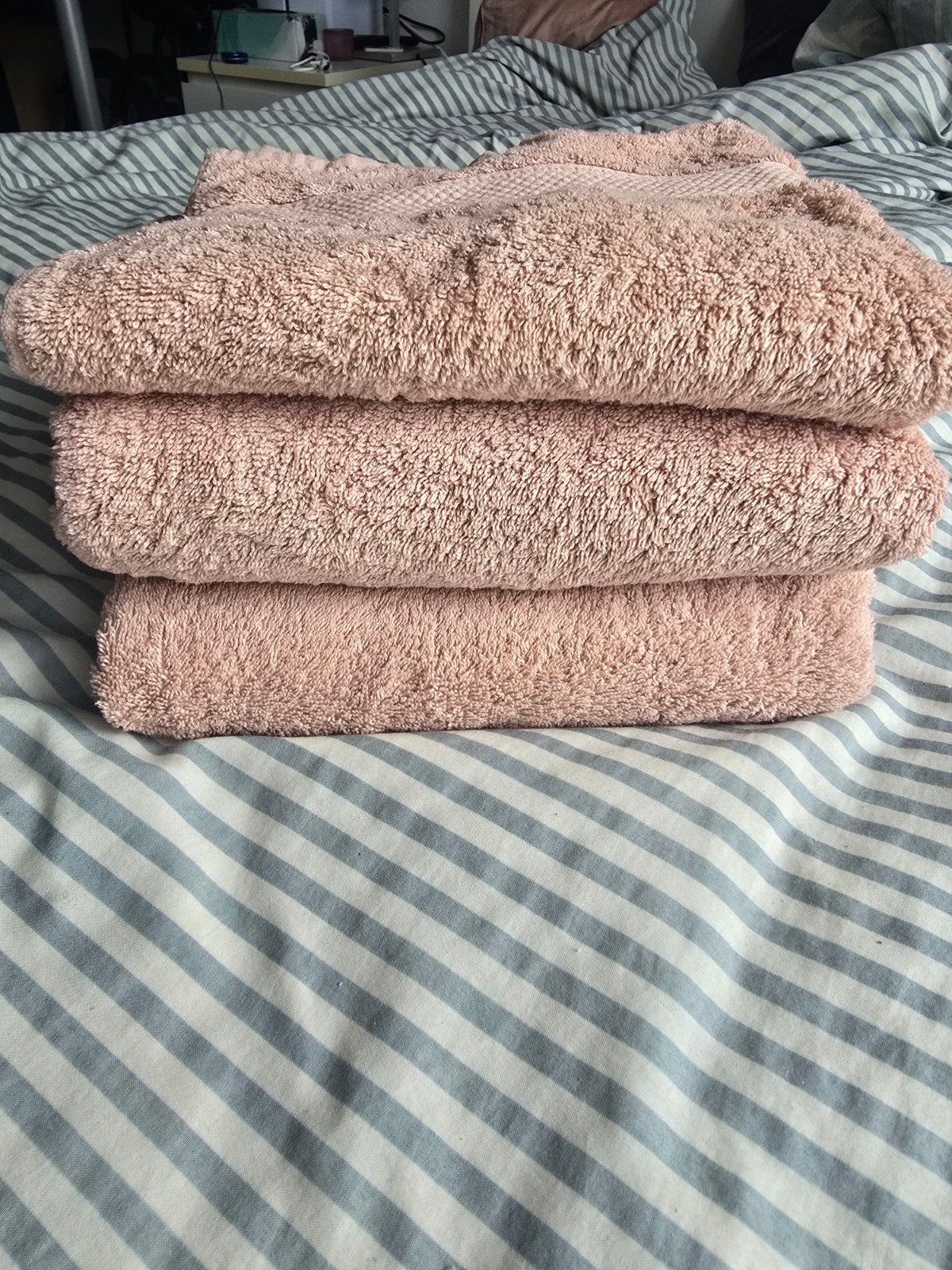 set of 3 towels / rose Hema handoeken, Huis en Inrichting, Badkamer | Badtextiel en Accessoires, Ophalen