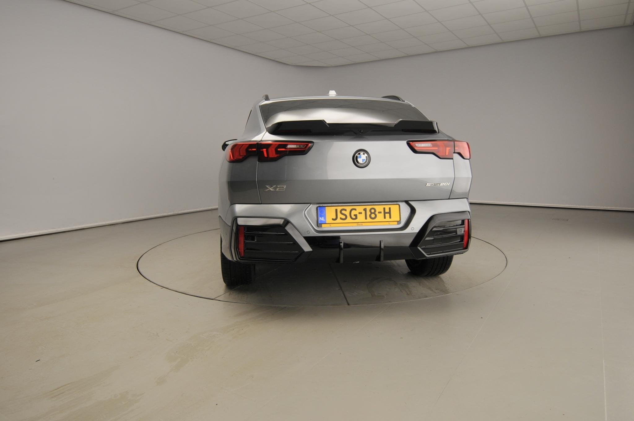 BMW X2 sDrive 20i | M-Sportpakket | LED | HUD | Active cruis, Auto's, 156 pk, Met garantie (alle), Bedrijf, 3 cilinders