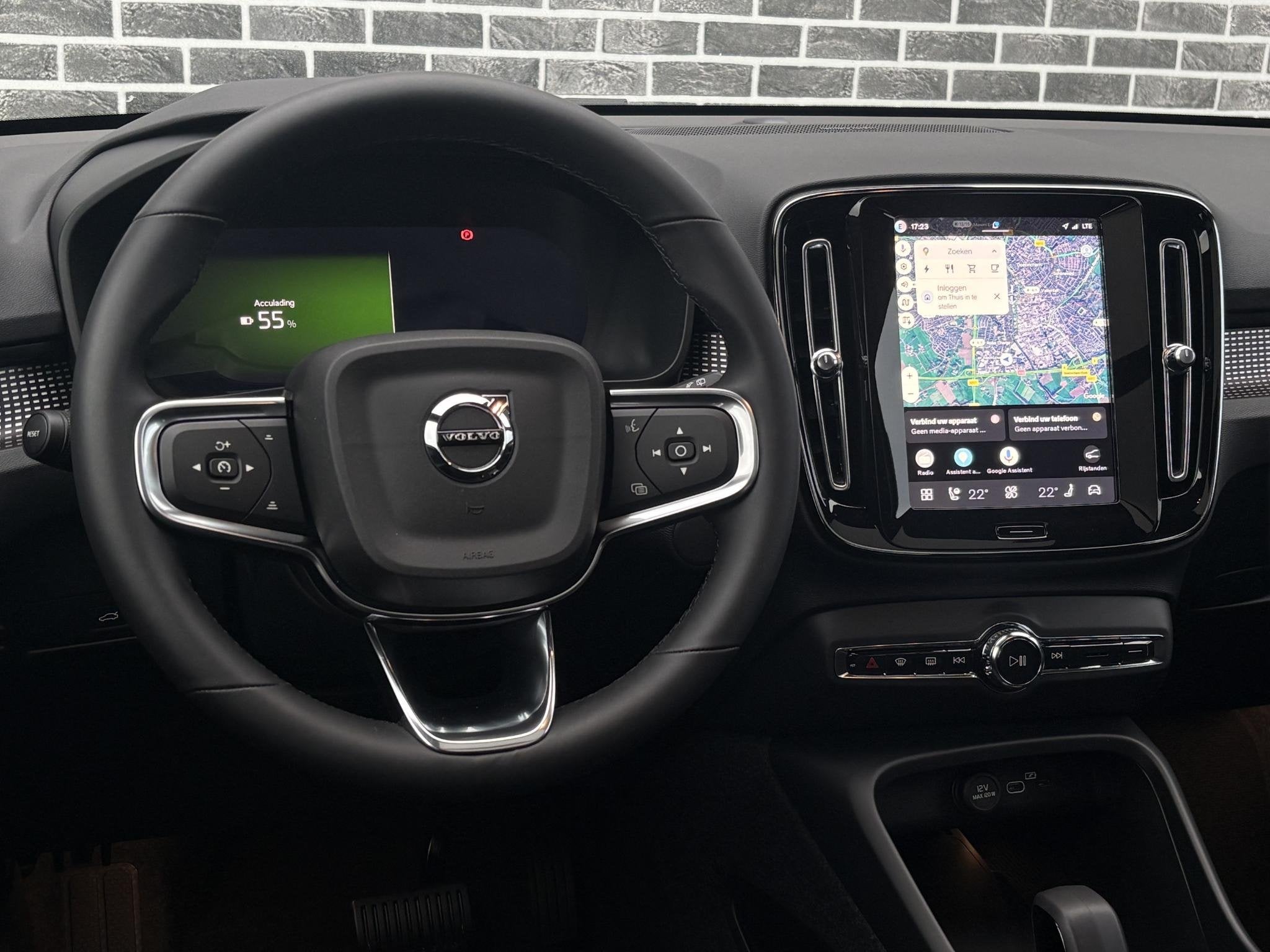 Volvo EX40 Single Motor Ext. Range Ultra Bl. Ed Eur. 82 kWh, Auto's, Volvo, Automaat, 12 maanden, Achterwielaandrijving, Zwart