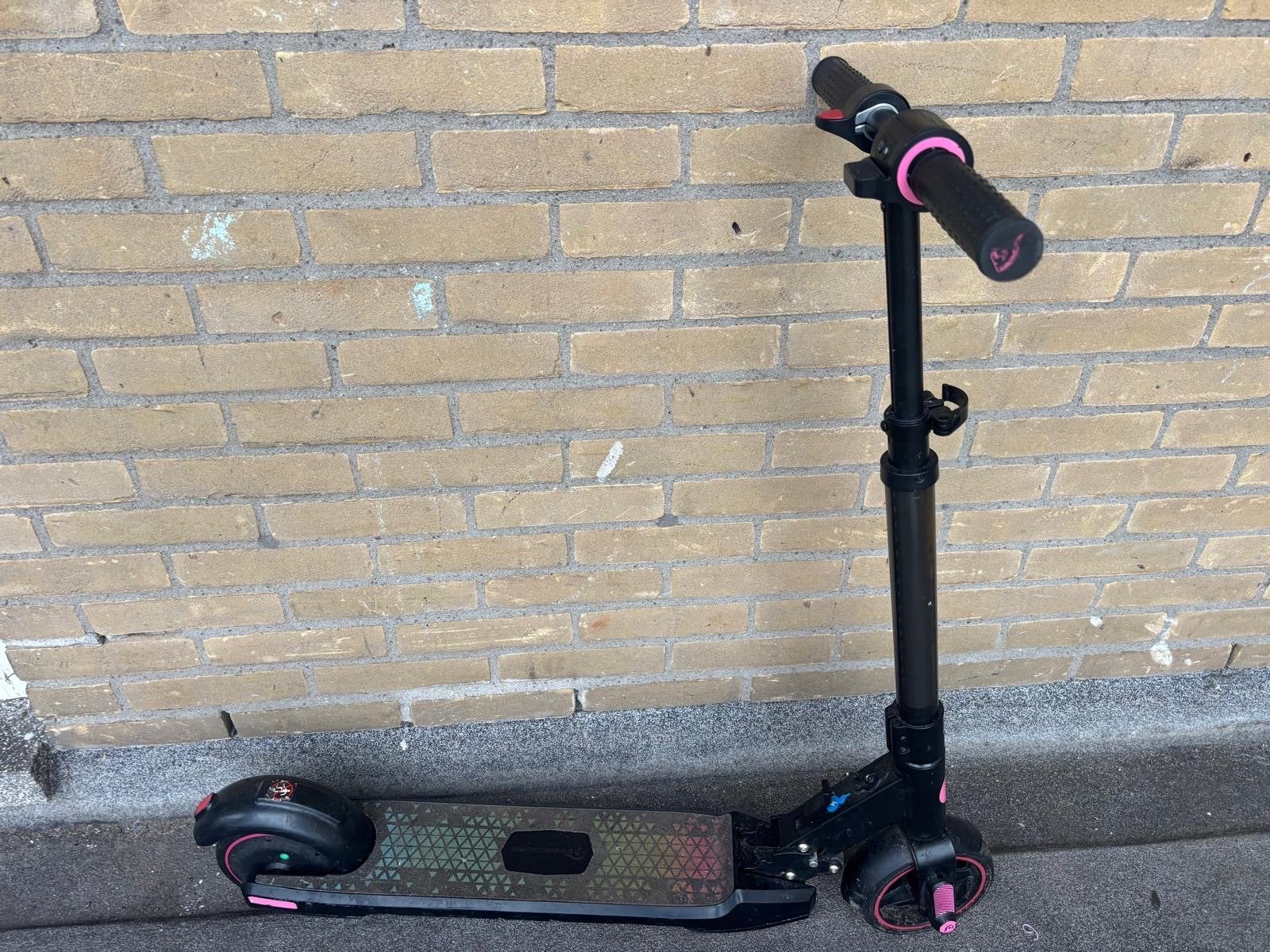 Evercross EV06C Elektrische Kinderstep Zwart/Roze (6-12 jaar, Ophalen of Verzenden, Zo goed als nieuw, Elektrische step (E-scooter)