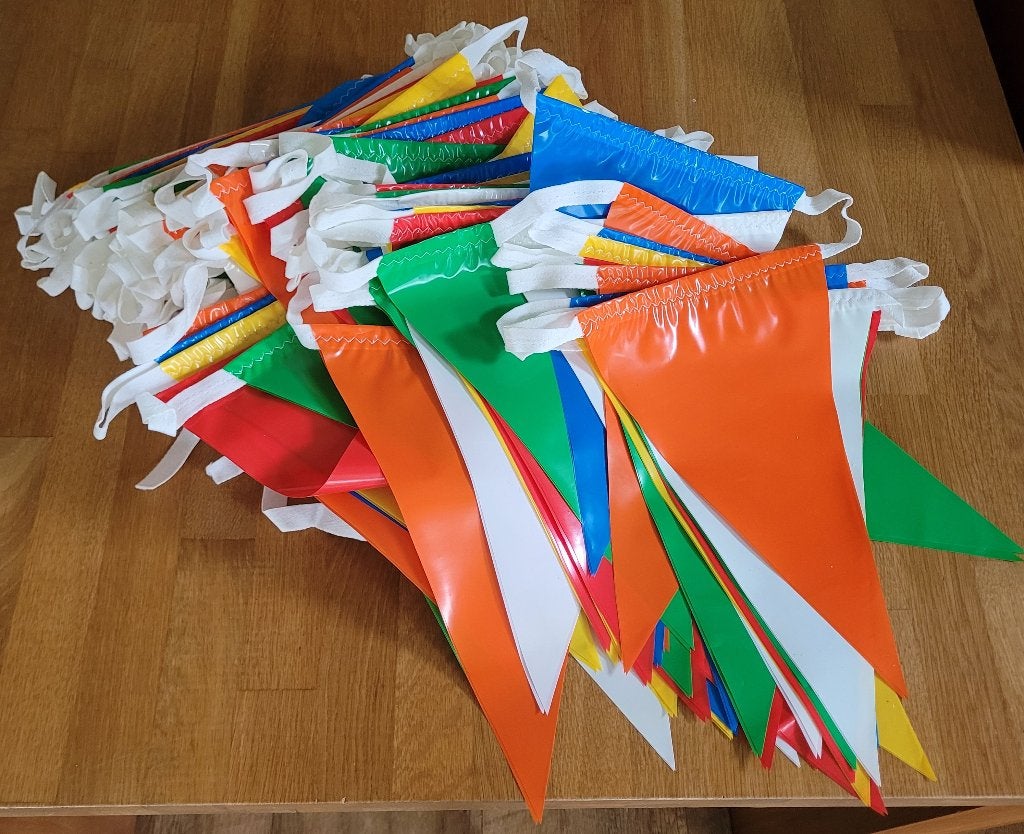 Vlaggenlijn  50 meter - Ongebruikt - Dorpsfeest, Ophalen of Verzenden, Zo goed als nieuw, Versiering, Overige