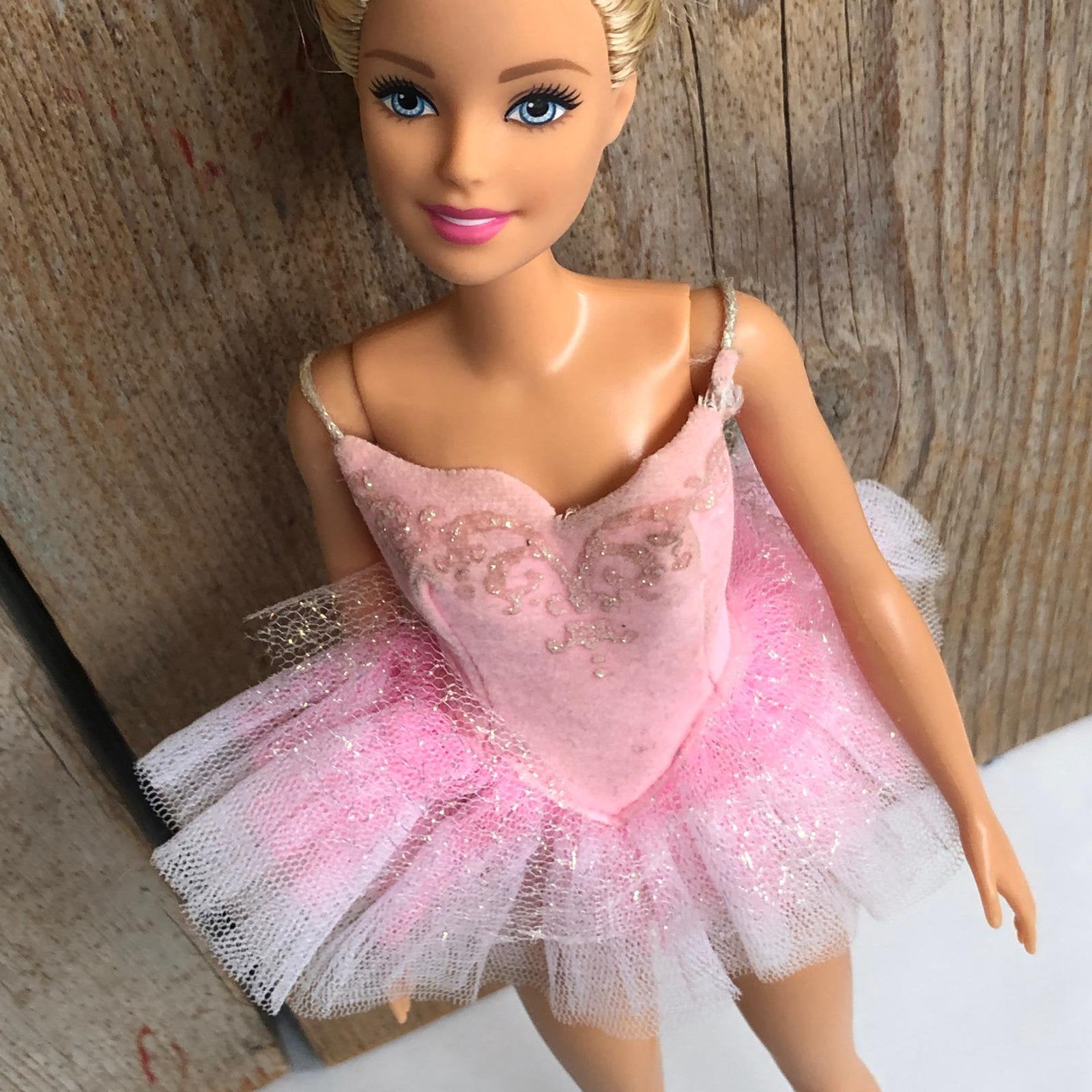 Sindy Ballerina (Pirouette) #18476 - Hasbro 1995 - jurk, Ophalen of Verzenden, Gebruikt, Kleertjes