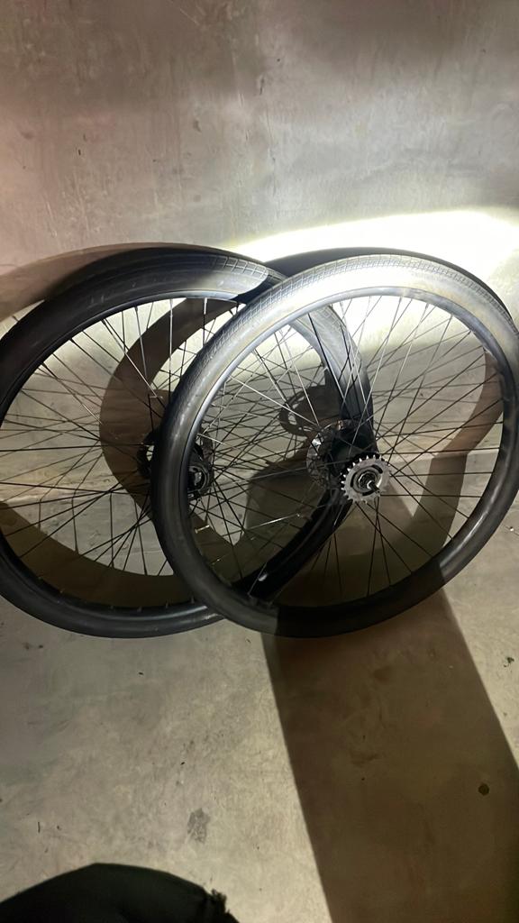 2 vanmoof banden, Fietsen en Brommers, Fietsonderdelen, Ophalen, Band, Zo goed als nieuw, Elektrische fiets