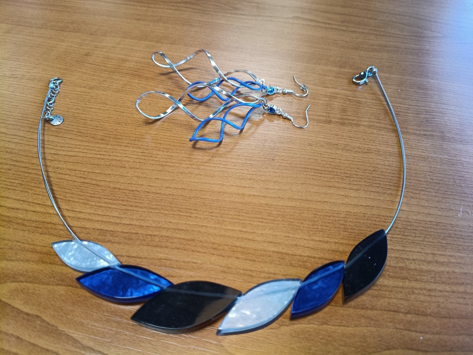 Leuk sieraden setje. Oorbellen en ketting te koop., Sieraden, Tassen en Uiterlijk, Kettingen, Ophalen of Verzenden, Zo goed als nieuw
