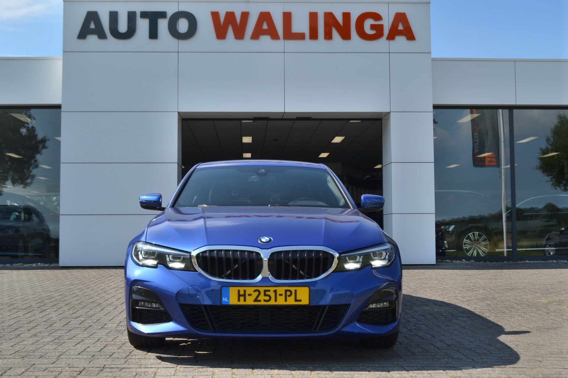 BMW 3-serie 320i M Sport Pakket | Achteruitrijcamera | Carpl, Automaat, 1998 cc, Achterwielaandrijving, 4 cilinders