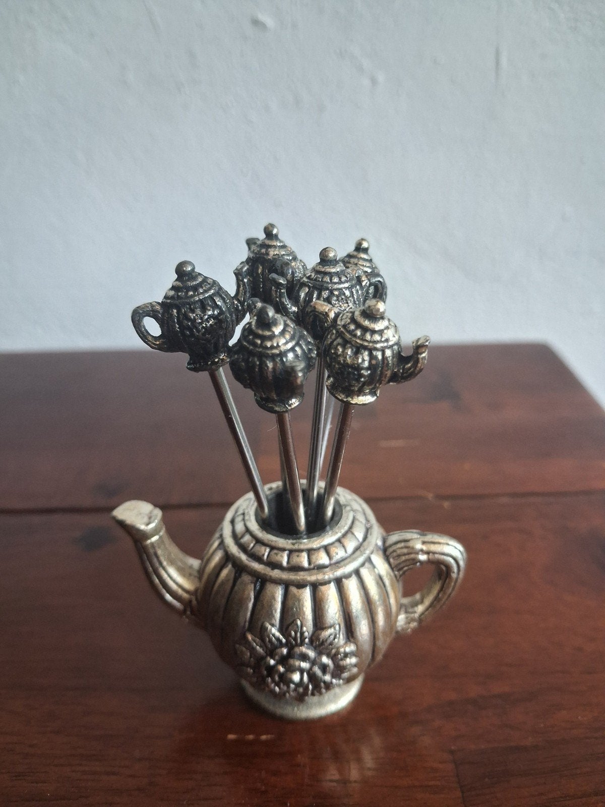 Antiek messing theepotje met satéprikkers, Ophalen of Verzenden