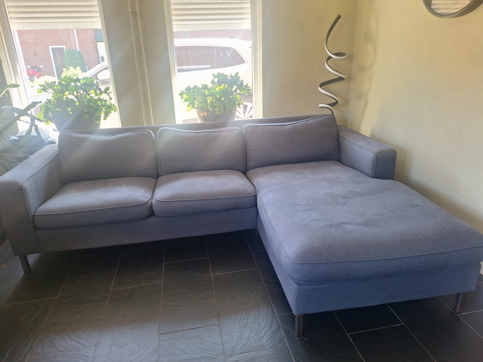 Comfortabele grijze hoekbank met chaise longue, Huis en Inrichting, Banken | Bankstellen, Ophalen, Gebruikt, 125 tot 150 cm, Hoekbank