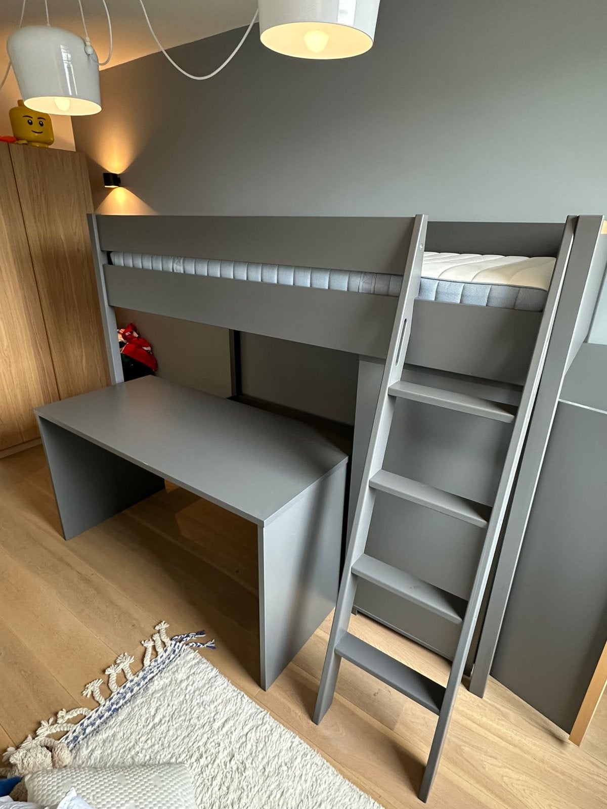 Foto 2 van Hoogslaper met bureau en kast - Grijs