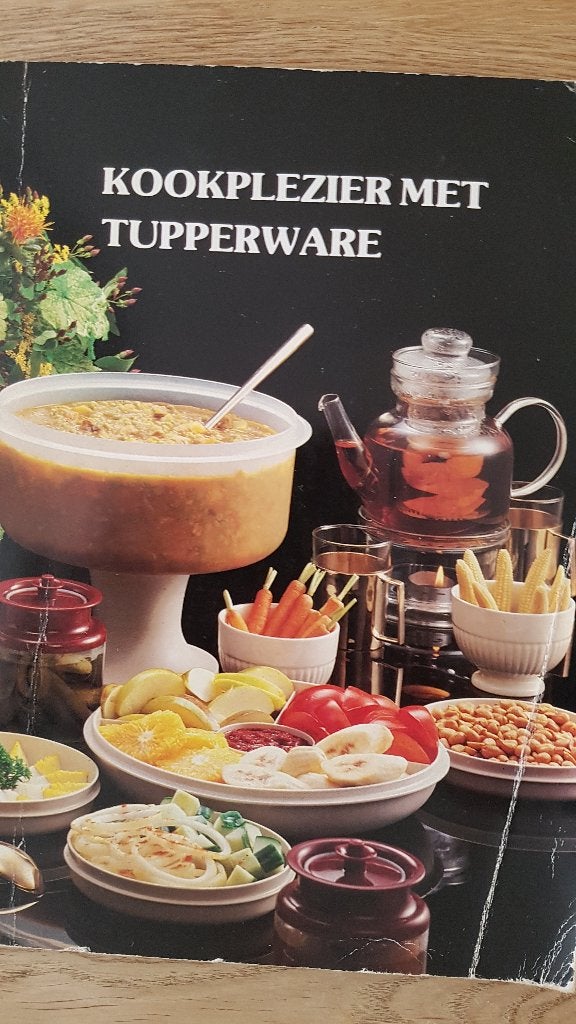 TUPPERWARE. KOOKPLEZIER MET TUPPERWARE., Ophalen of Verzenden, Gelezen, Nederland en België, Hoofdgerechten