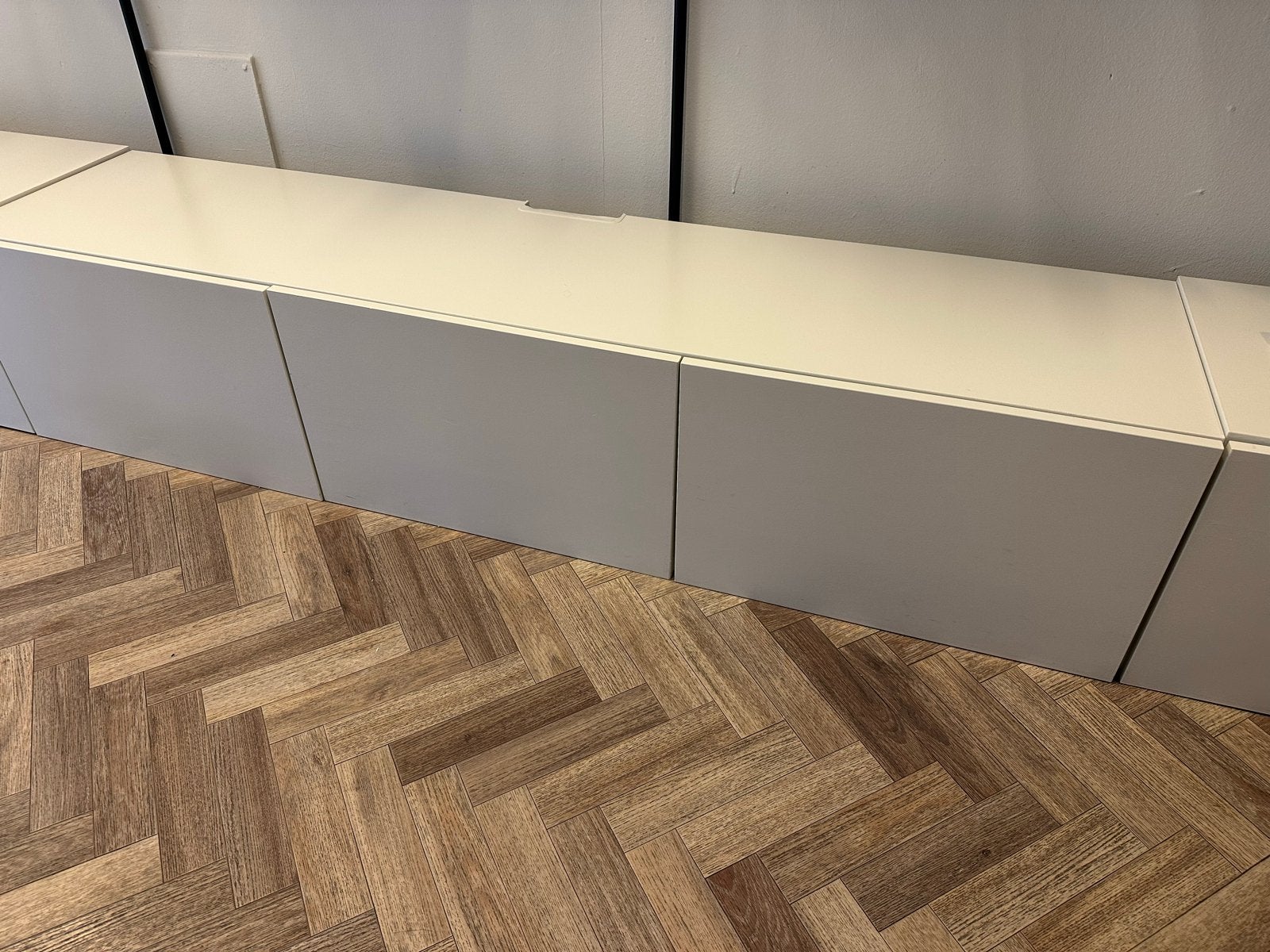 Ikea besta tv meubel met deuren en kabeldoorvoer, Ophalen, Zo goed als nieuw