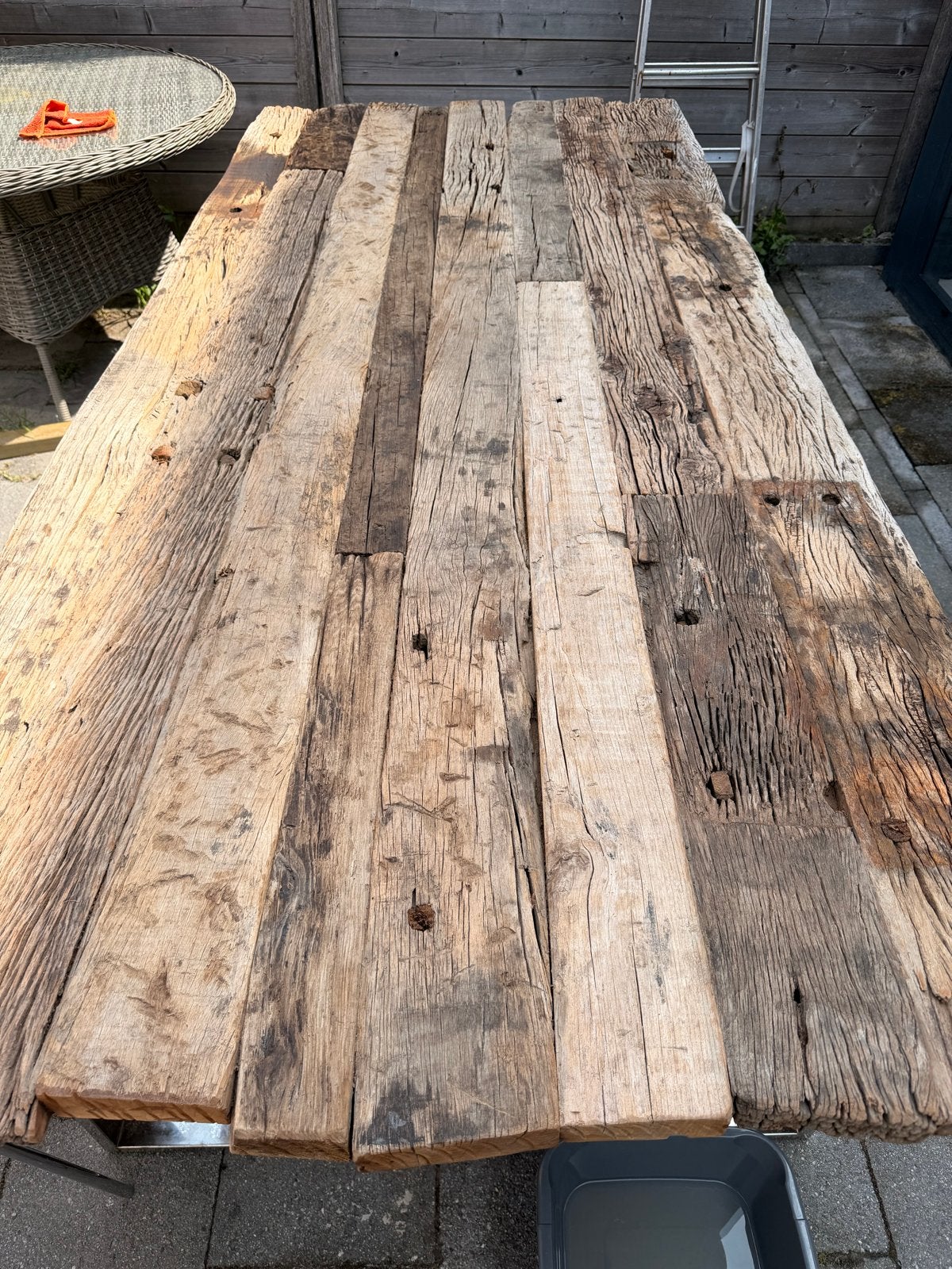Robuuste houten tafel met metalen onderstel, Ophalen, Gebruikt, 100 tot 150 cm, 200 cm of meer
