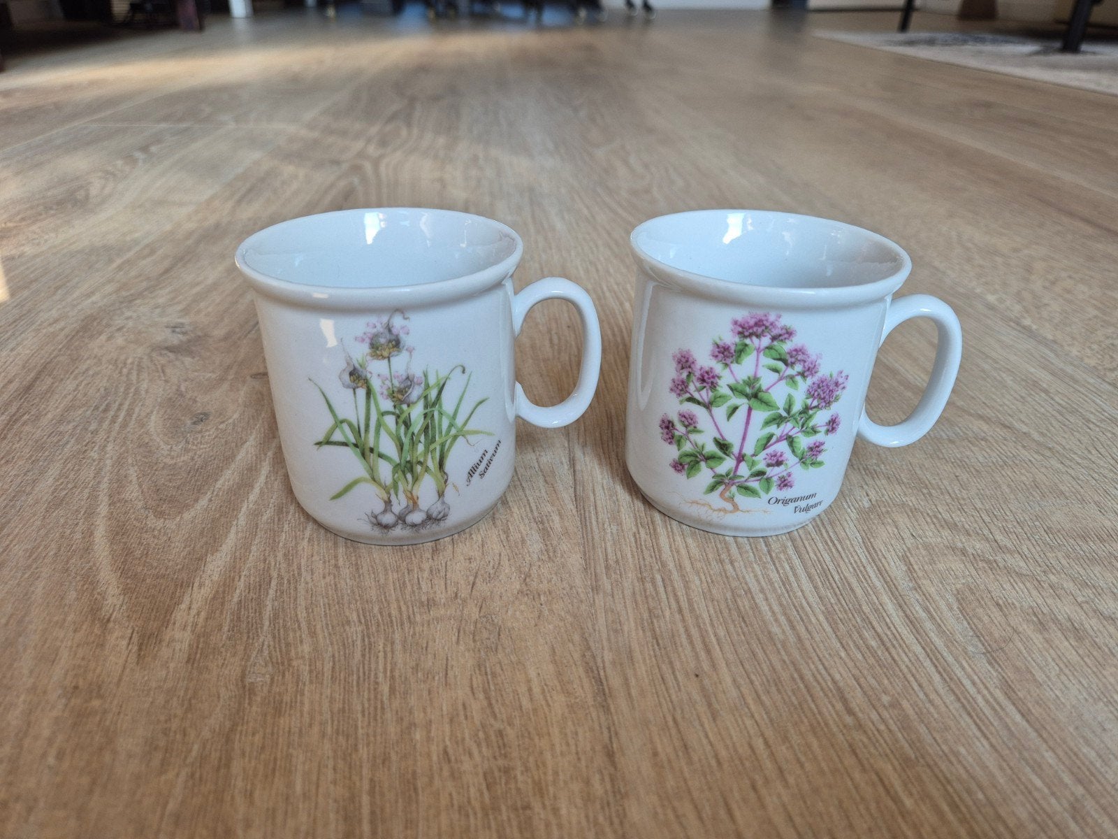 Set van 2 Vintage Kruiden Mokken - Origineel Bohemia, Keramiek, Ophalen of Verzenden, Zo goed als nieuw, Overige stijlen