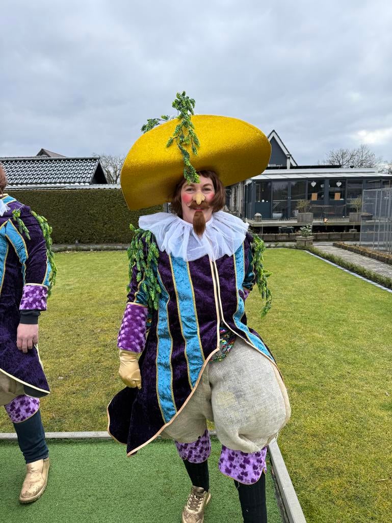 Carnavalskostuum loopgroep: Foam Hoed Bierpul & Kostuum, Ophalen, Zo goed als nieuw, Carnaval, Kleding