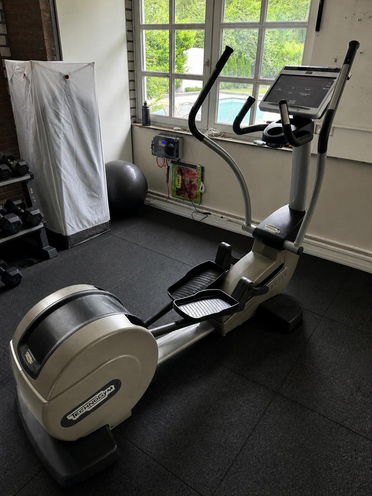 Technogym Excite Synchro Crosstrainer - Professioneel, Sport en Fitness, Ophalen, Gebruikt, Armen, Crosstrainer