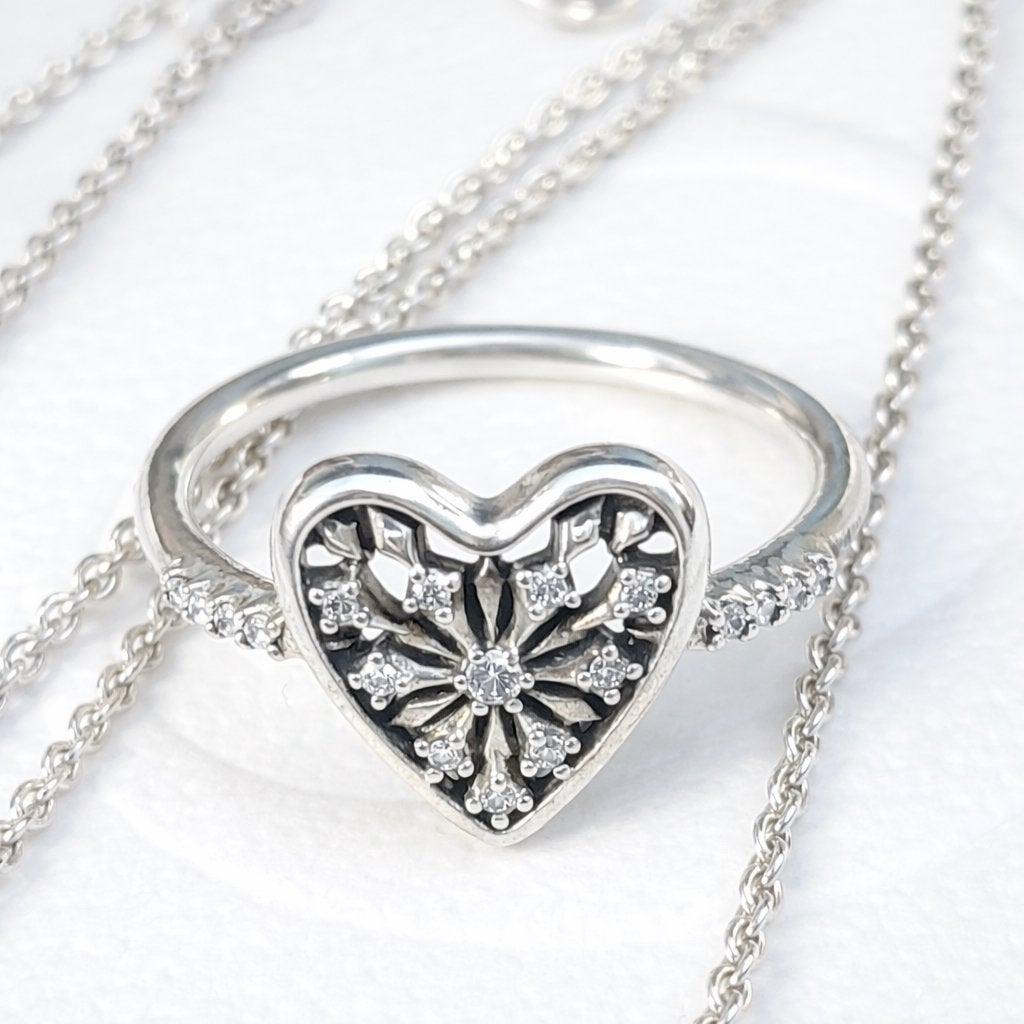 Pandora ️sneeuwvlok️ in een hart ring maat 56 ZGAN, Ophalen, Zo goed als nieuw, Zilver