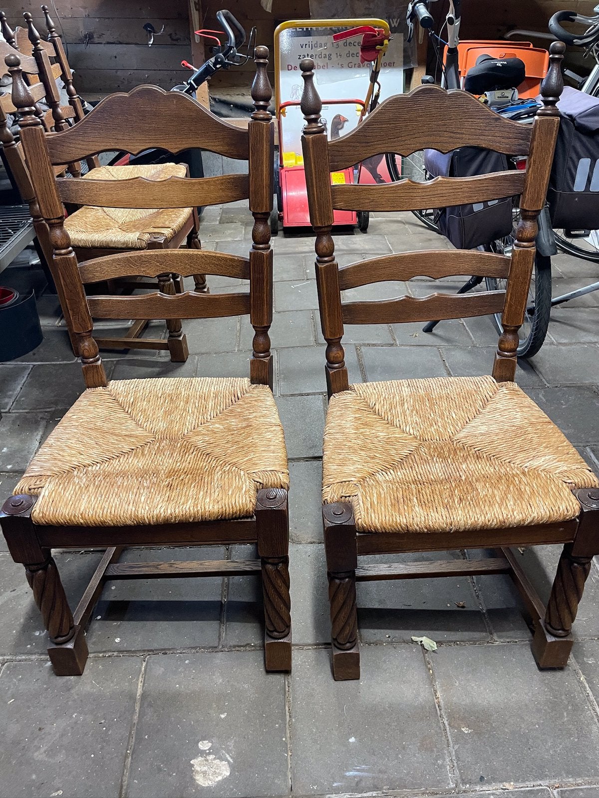 Te koop 4 eetkamer stoelen met biezen zitting., Ophalen, Gebruikt, Bruin, Vier