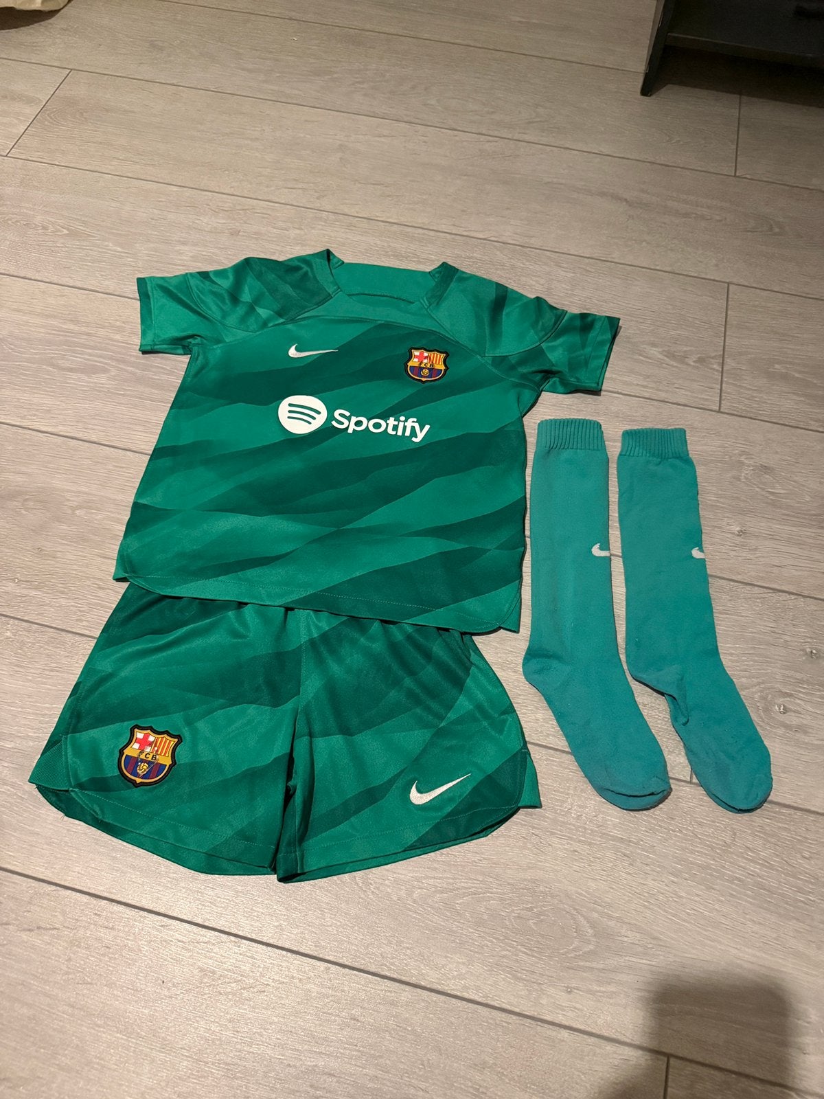 FC Barcelona tenue keeper 110 / 116, Ophalen of Verzenden, Zo goed als nieuw, Jongen of Meisje, Sport- of Zwemkleding