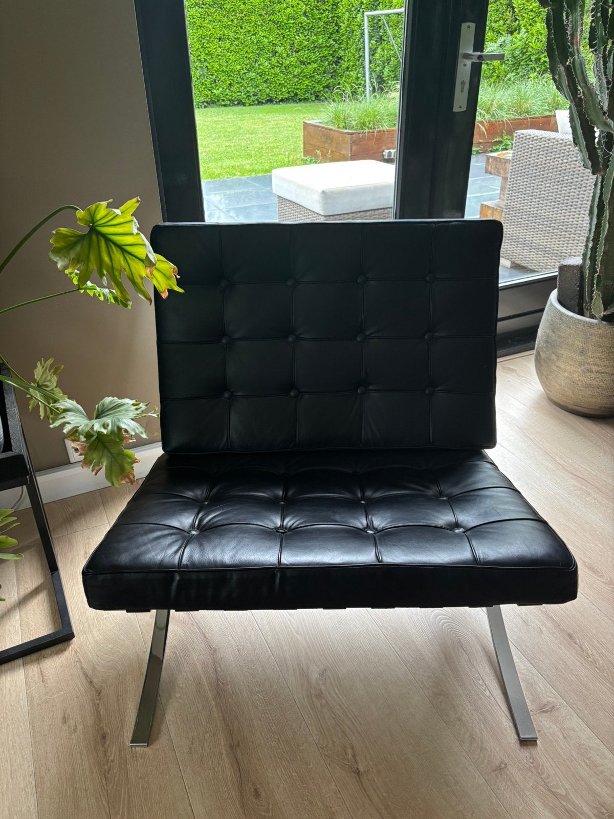 Mooie Barcelona chair, Ophalen, Zwart, Leer, Zo goed als nieuw