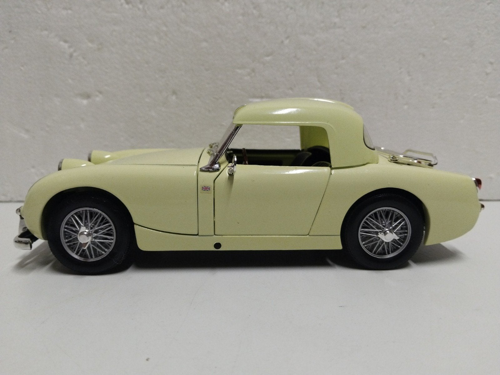 Austin Healey Sprite citroengeel Frogeye Revell 1:18 KRD, Ophalen of Verzenden, Zo goed als nieuw, Auto, Revell