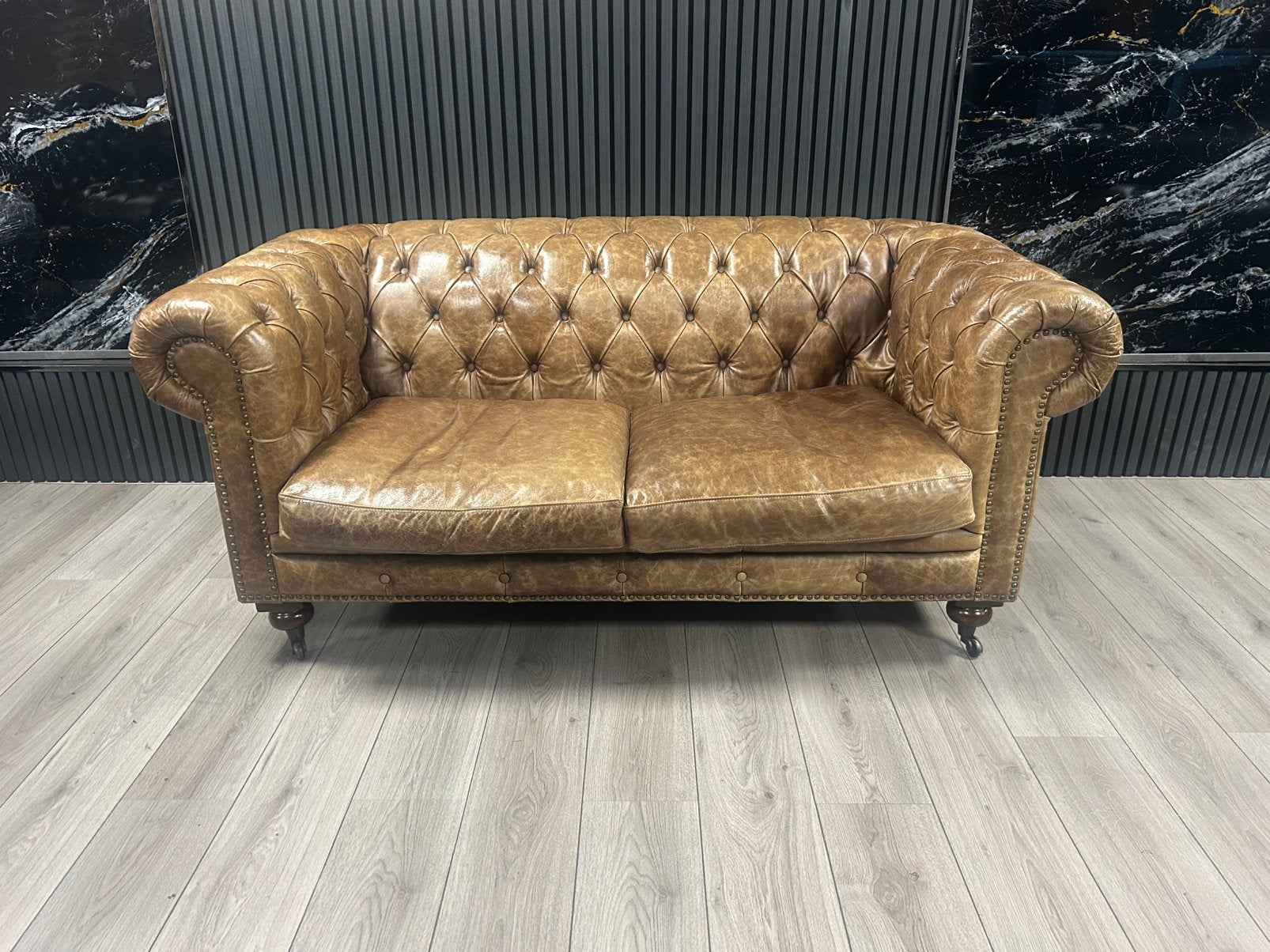 Chesterfield Industriele Lederen Bank !!, Huis en Inrichting, Ophalen of Verzenden, Zo goed als nieuw, 75 tot 100 cm, 200 tot 250 cm