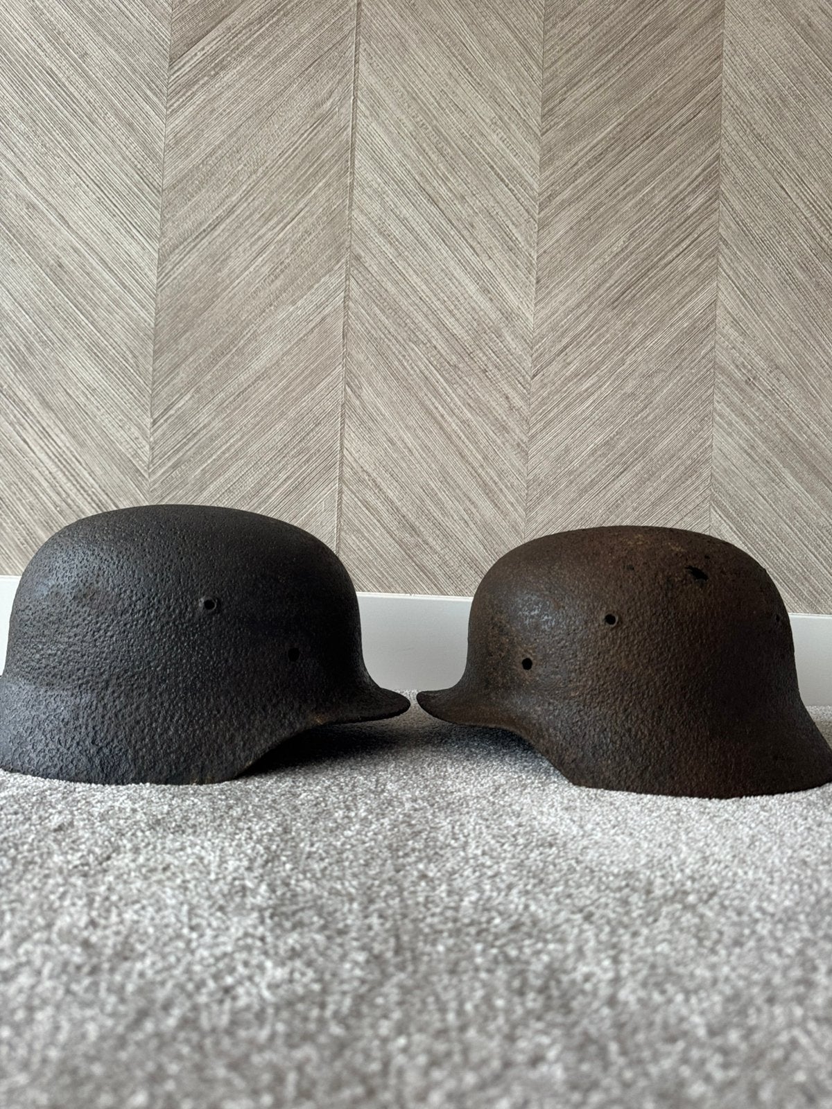 2 duitse m35/40 helmen, Verzamelen, Militaria | Tweede Wereldoorlog, Ophalen of Verzenden, Duitsland, Helm of Baret