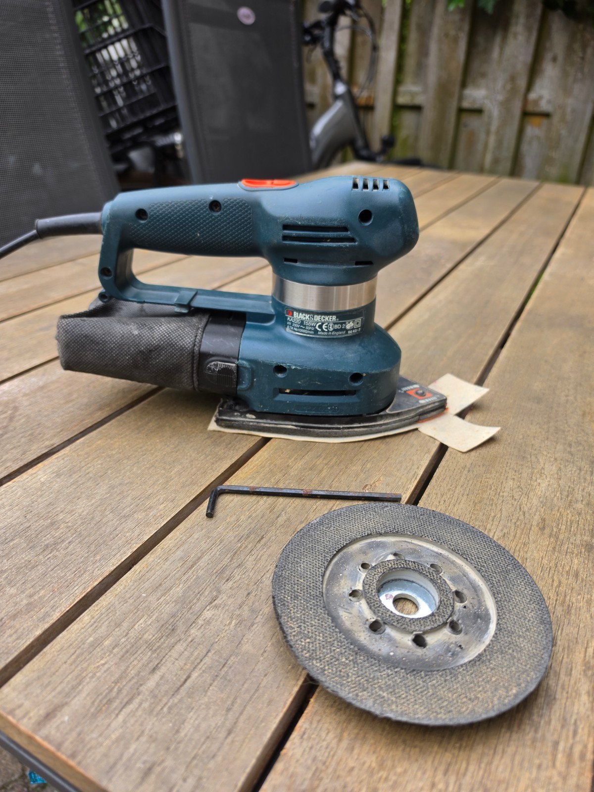 Black & Decker KA220 Vlakschuurmachine 155W, Doe-het-zelf en Verbouw, Gereedschap | Schuurmachines, Ophalen