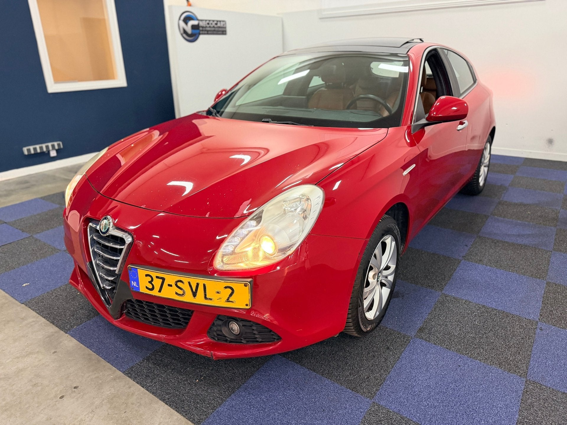 Alfa Romeo Giulietta 1.4 T Distinctive / PANORAMADAK / RIJDT, Voorwielaandrijving, Gebruikt, 4 cilinders, Automatische klimaatregeling