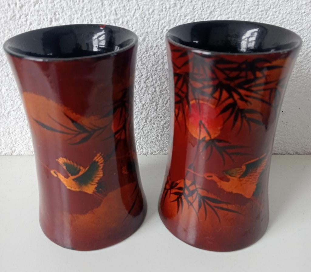 2 Japanse houten lakvazen, hoogte 11 cm met kraanvogel, Antiek en Kunst, Antiek | Vazen, Ophalen of Verzenden