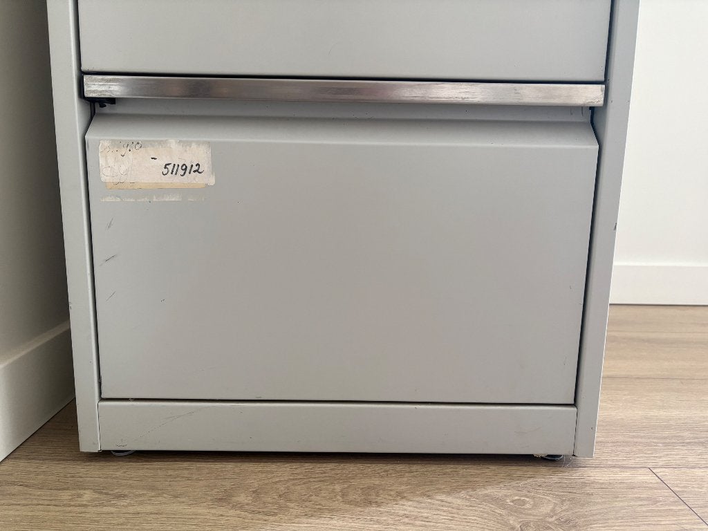Foto 4 van Grijze dossierkast met 4 lades