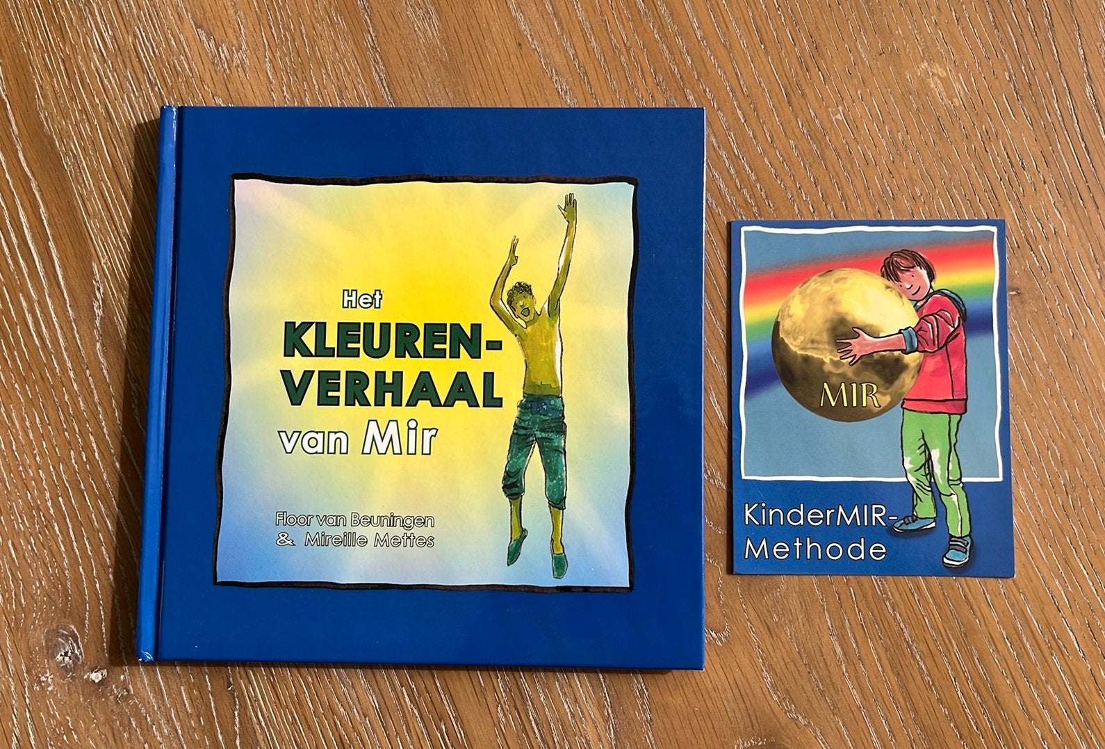 Kleurenverhaal van Mir, voorleesboek voor kinderen, Boeken, Ophalen of Verzenden, Zo goed als nieuw, Fictie algemeen, Voorleesboek