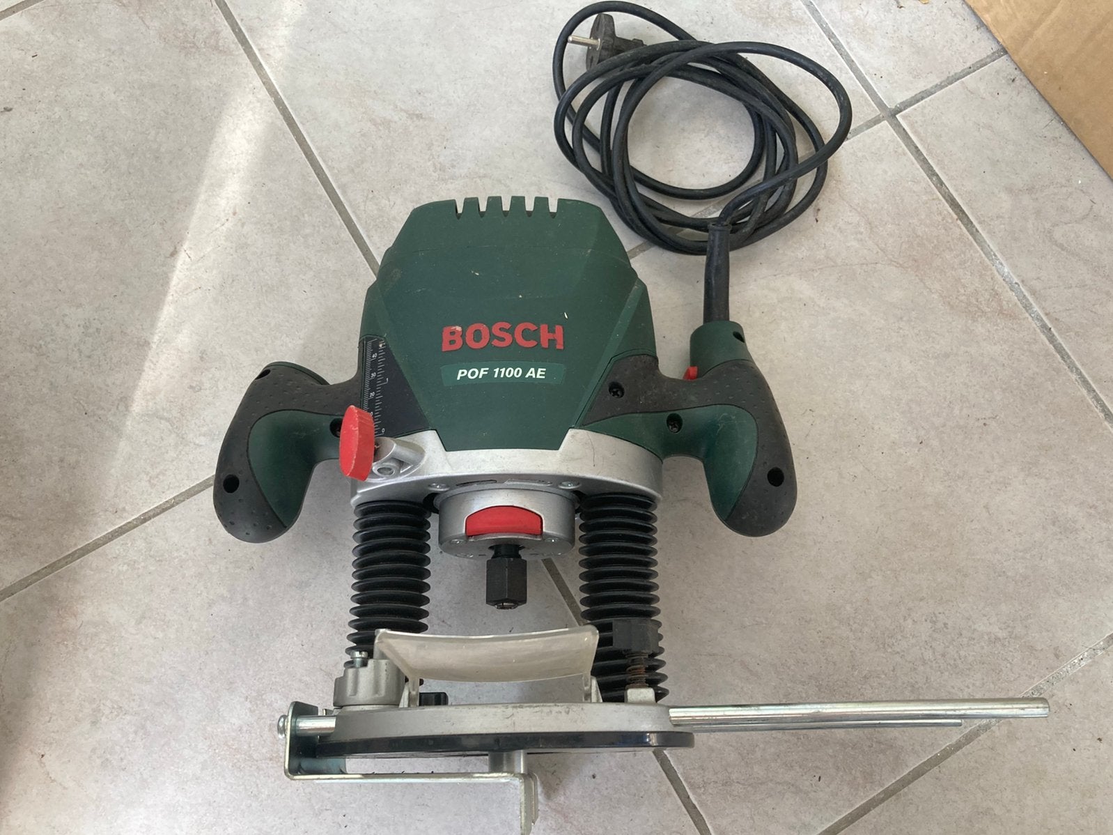 Bosch POF 1100 AE bovenfrees, Ophalen of Verzenden, Zo goed als nieuw, Elektrisch, Bovenfrees