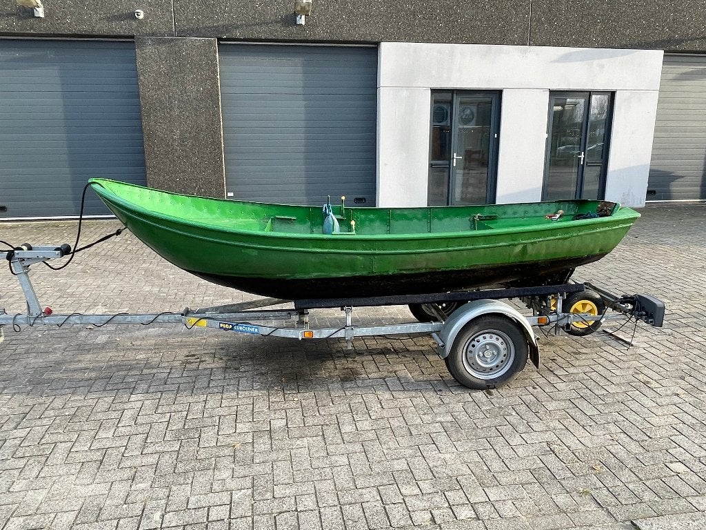 Stalen vlet 4 meter leuk voor korte tochtjes of als visboot