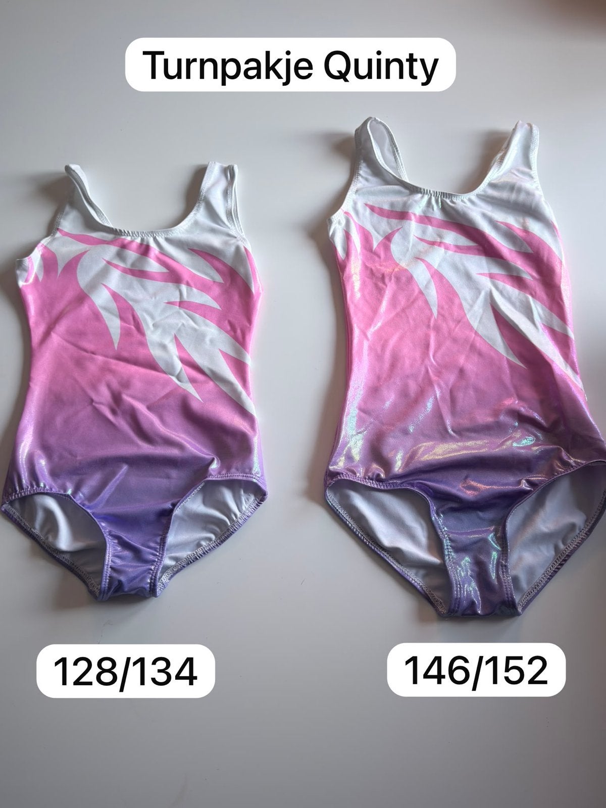 Turnpakje Quinty - Nieuwstaat (2 maten beschikbaar), Overige typen, Nieuw, Roze, Kindermaat 122 t/m 140