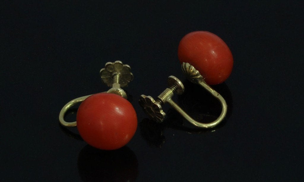 Bloedkoraal grote kraal 14k gouden set oorbellen antiek dame, Ophalen of Verzenden, Goud, Oorbellen, Met edelsteen