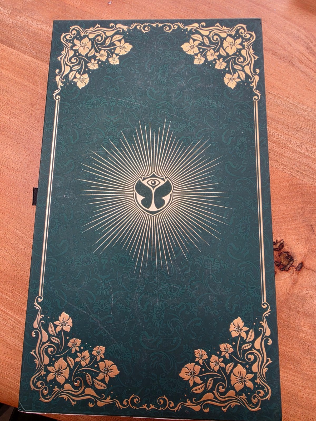 Tomorrowland The Book of Wisdom 2019, Ophalen of Verzenden, Zo goed als nieuw, Tomorrowland