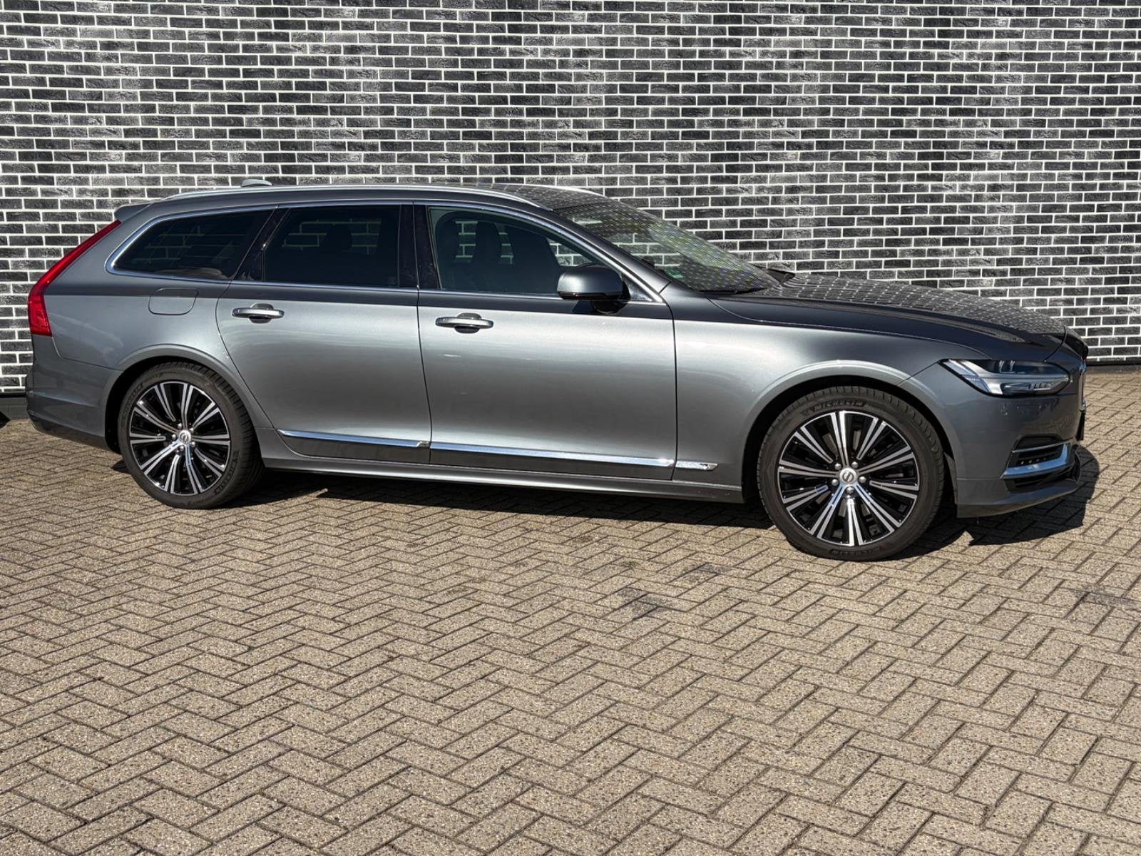 Volvo V90 2.0 T8 AWD Inscription | Plug-in Hybrid (PHEV) | T, Auto's, Lichtsensor, Euro 6, 4 cilinders, 120 €/maand