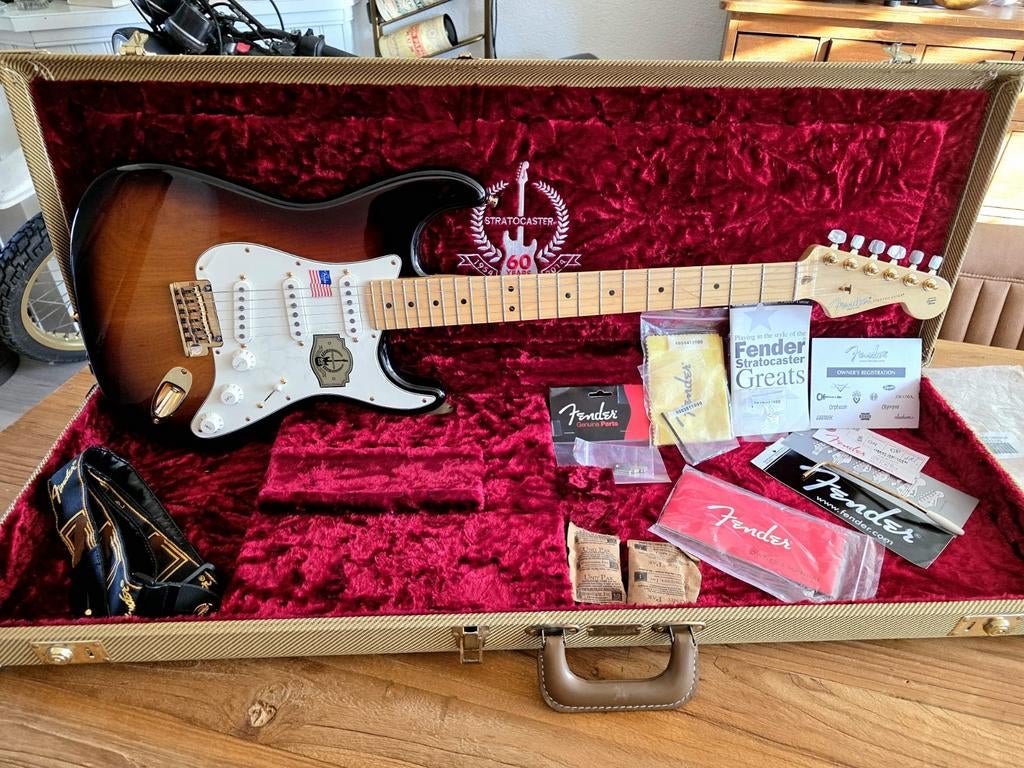 Fender 60th Anniversary Commemorative Stratocaster, Muziek en Instrumenten, Ophalen, Zo goed als nieuw, Solid body, Fender
