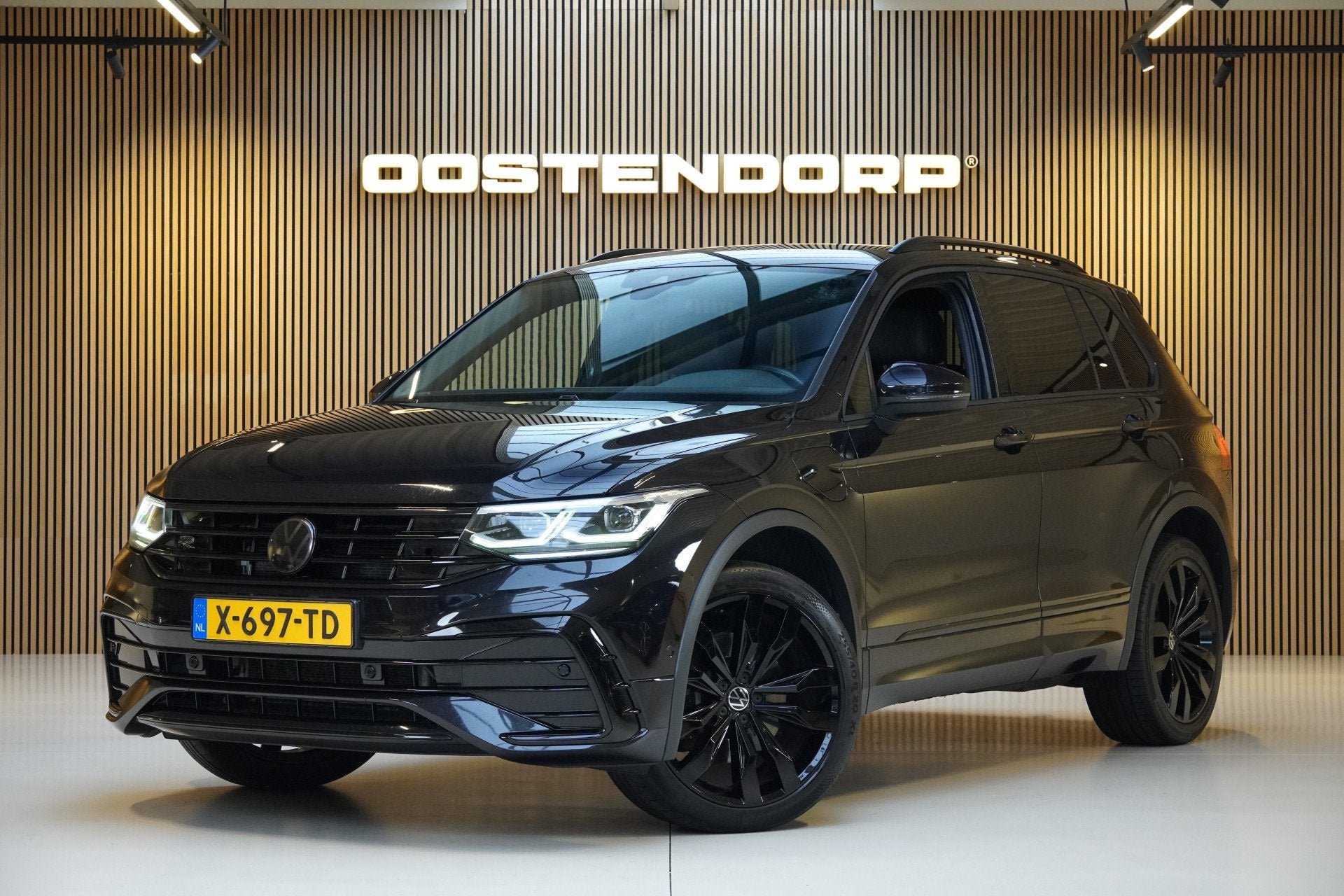 Volkswagen Tiguan 1.4TSI/245pk eHybrid R-Line Blackstyle|202, Auto's, 1716 kg, 4 cilinders, Leder en Stof, Zwart