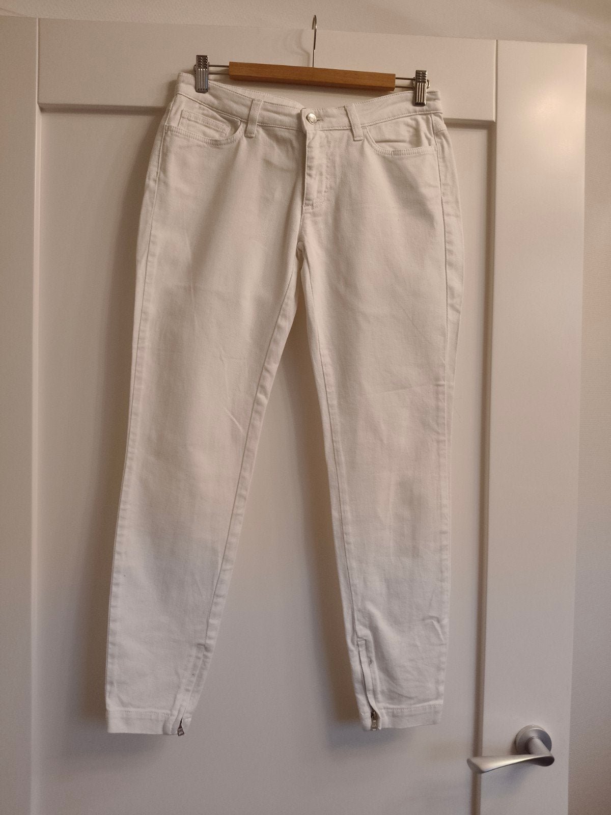 Dolce & Gabbana witte jeans met ritsen, Dolce & Gabbana, Ophalen of Verzenden, Zo goed als nieuw, W28 - W29 (confectie 36)