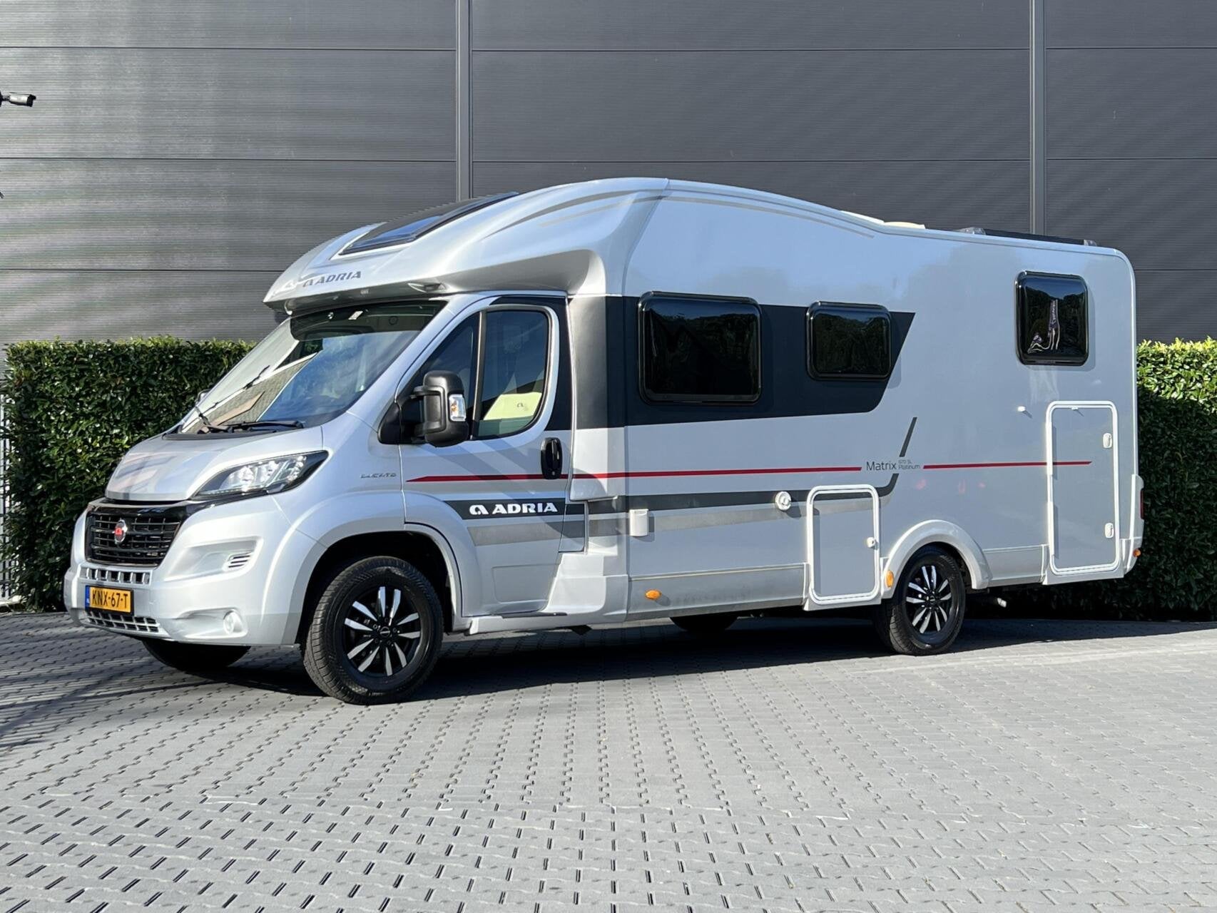 Adria MATRIX M 670SL PLATINUM, 5 PERSOONS, LUCHTVERING EURO, Caravans en Kamperen, Dakluik, 7 tot 8 meter, Bedrijf, Adria