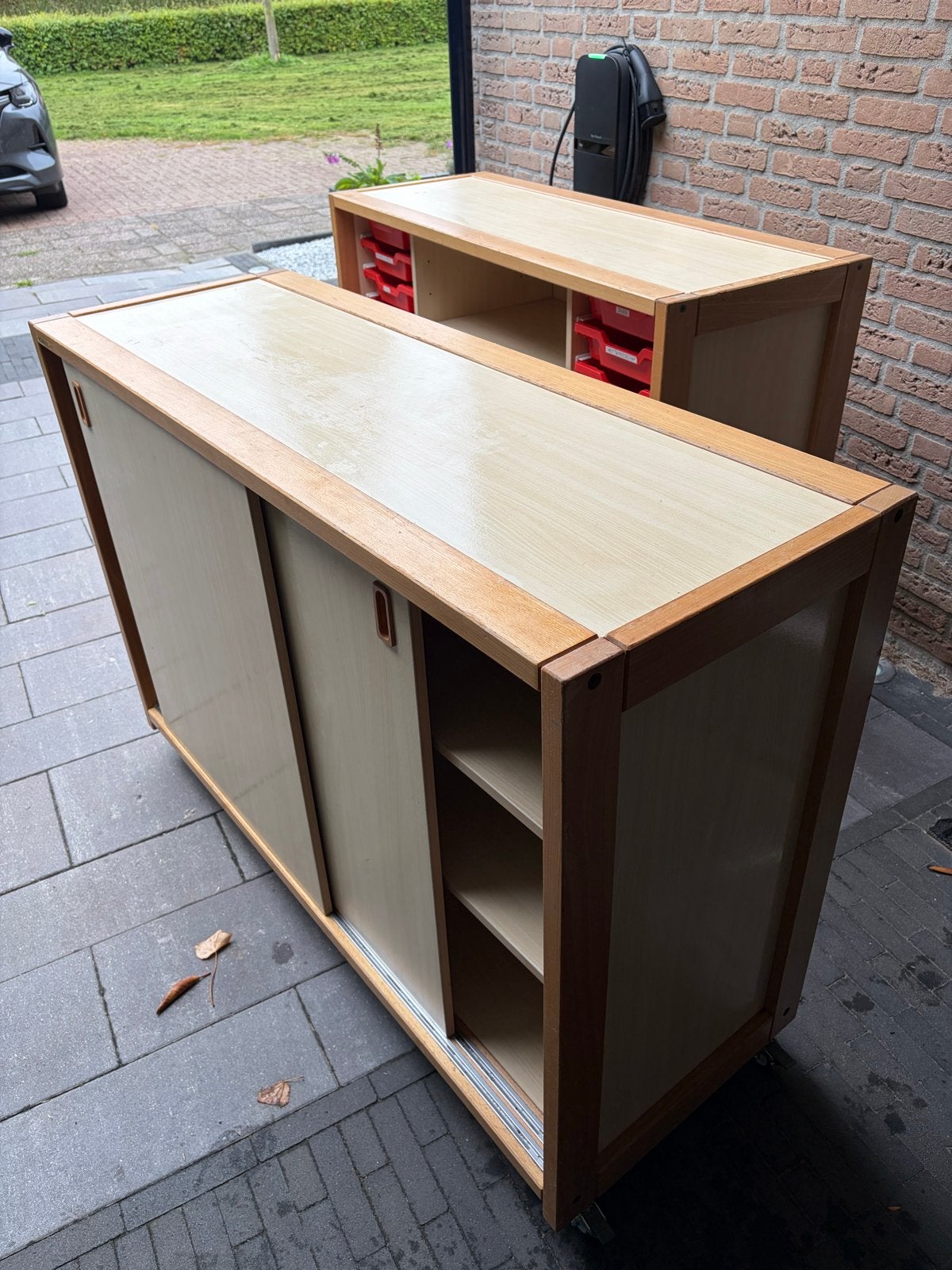 Twee oerdegelijke Schilte kasten op wielen (met lades) samen, Ophalen, Gebruikt