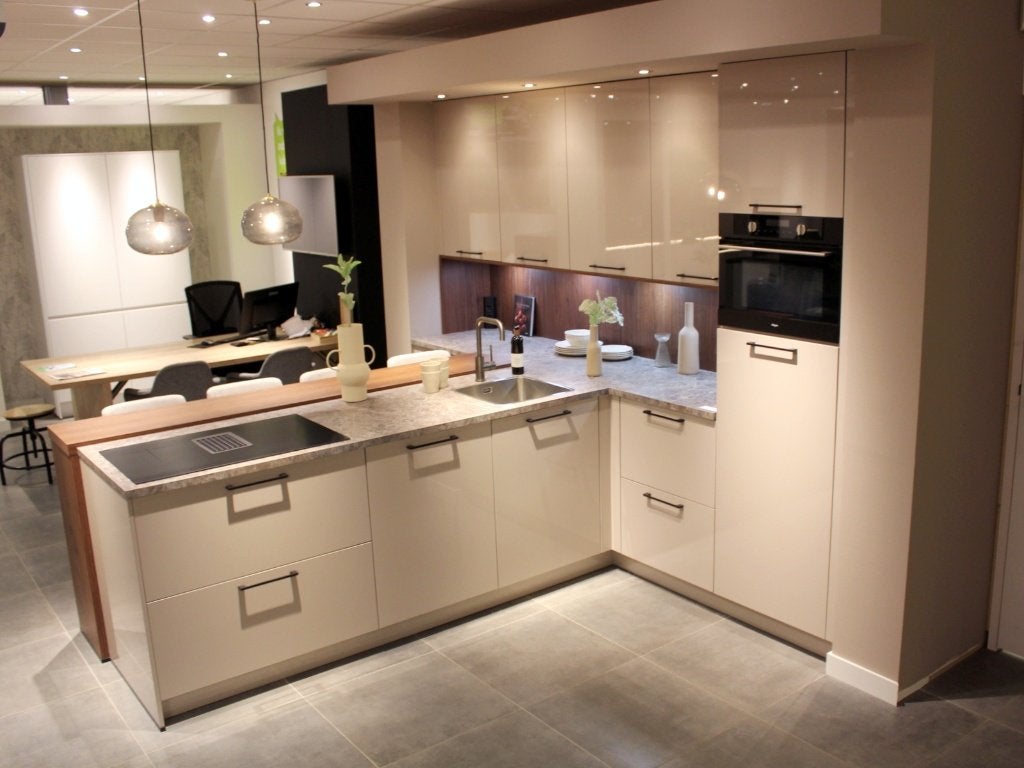 AF11 Häcker Concept130 schiereilandkeuken met bar, Huis en Inrichting, Ophalen, Info@)haecker-kuechen.de, Overige kleuren, Overige typen