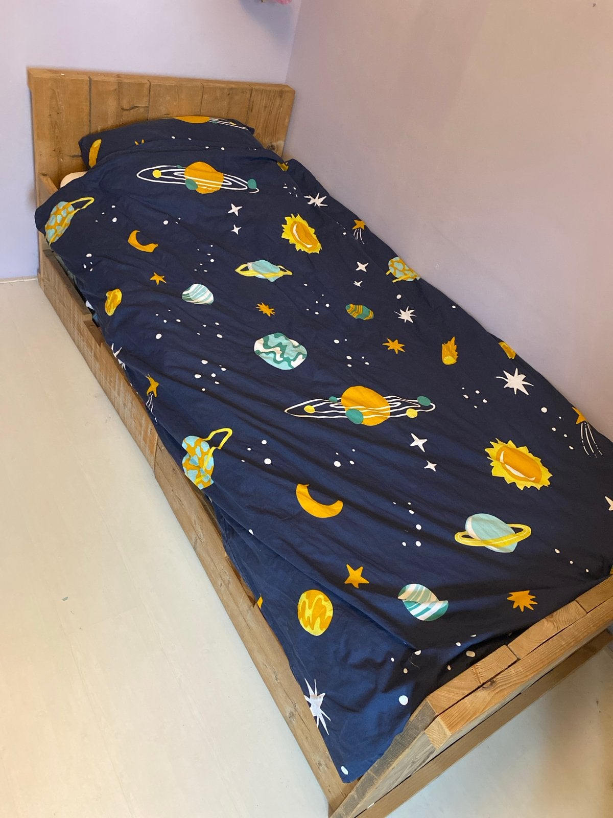 Eenpersoonsbed van steigerhout met hoofdbord, Huis en Inrichting, Gebruikt, 90 cm, Eenpersoons, Bruin