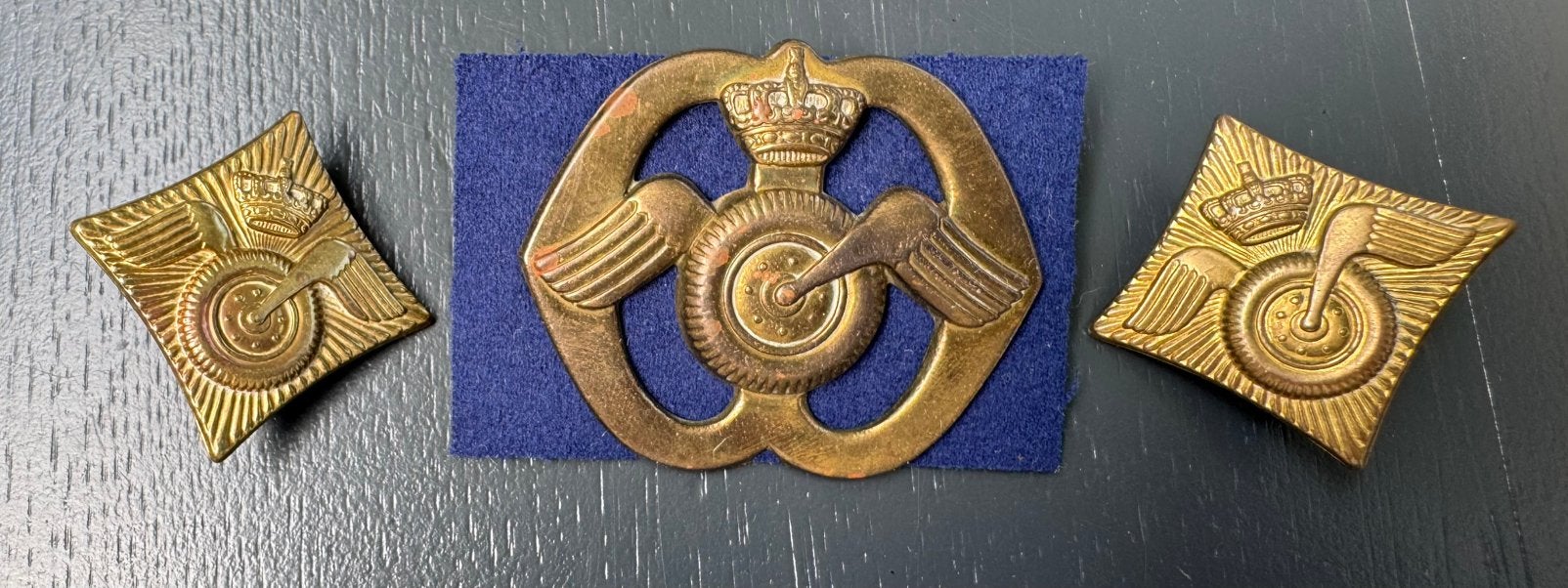 KL set oude emblemen AAT, Ophalen of Verzenden, Landmacht, Nederland, Embleem of Badge
